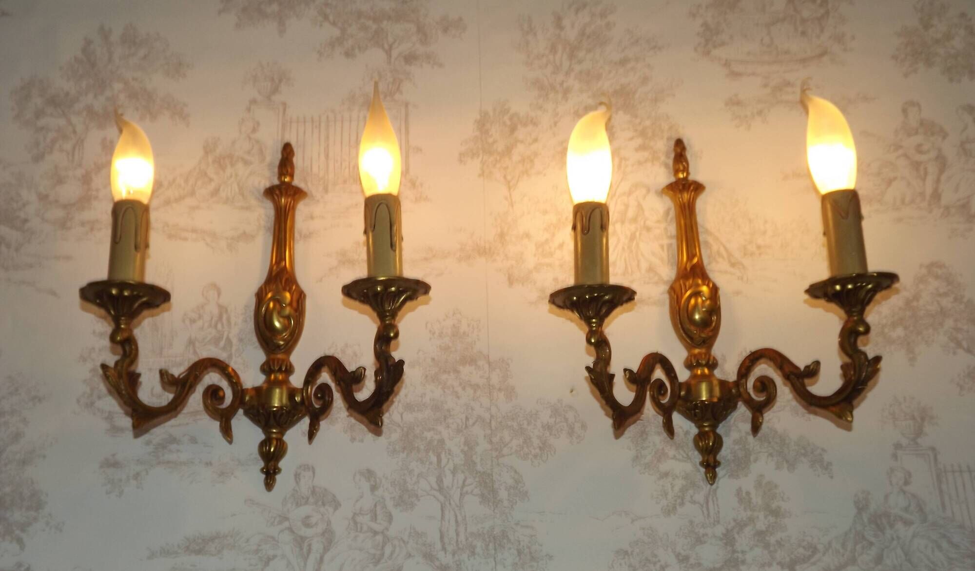 Pair Vintage French Traditional Style Bronze Mid Century Wall Lights 5345