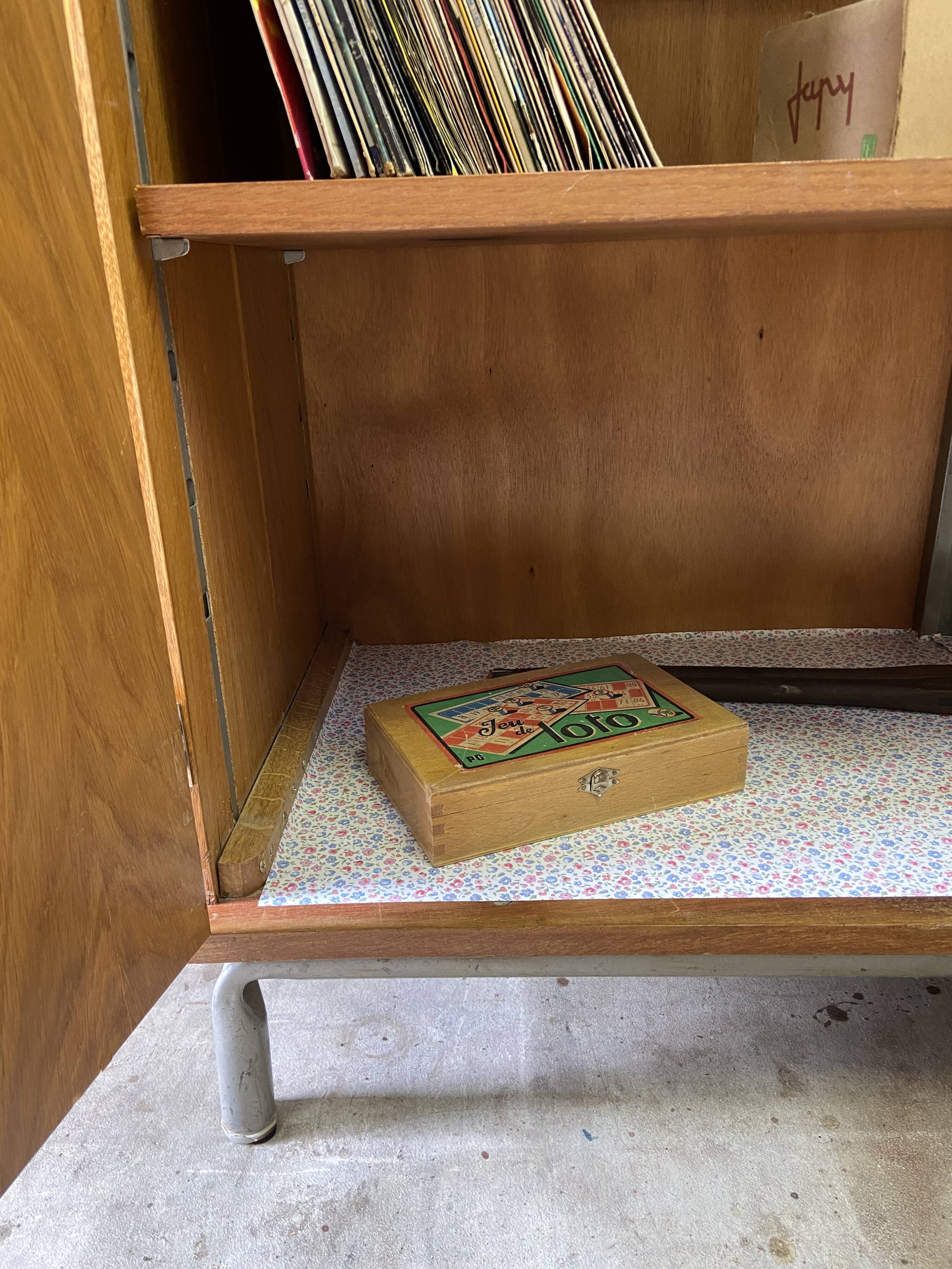 Armoire d'école vintage
