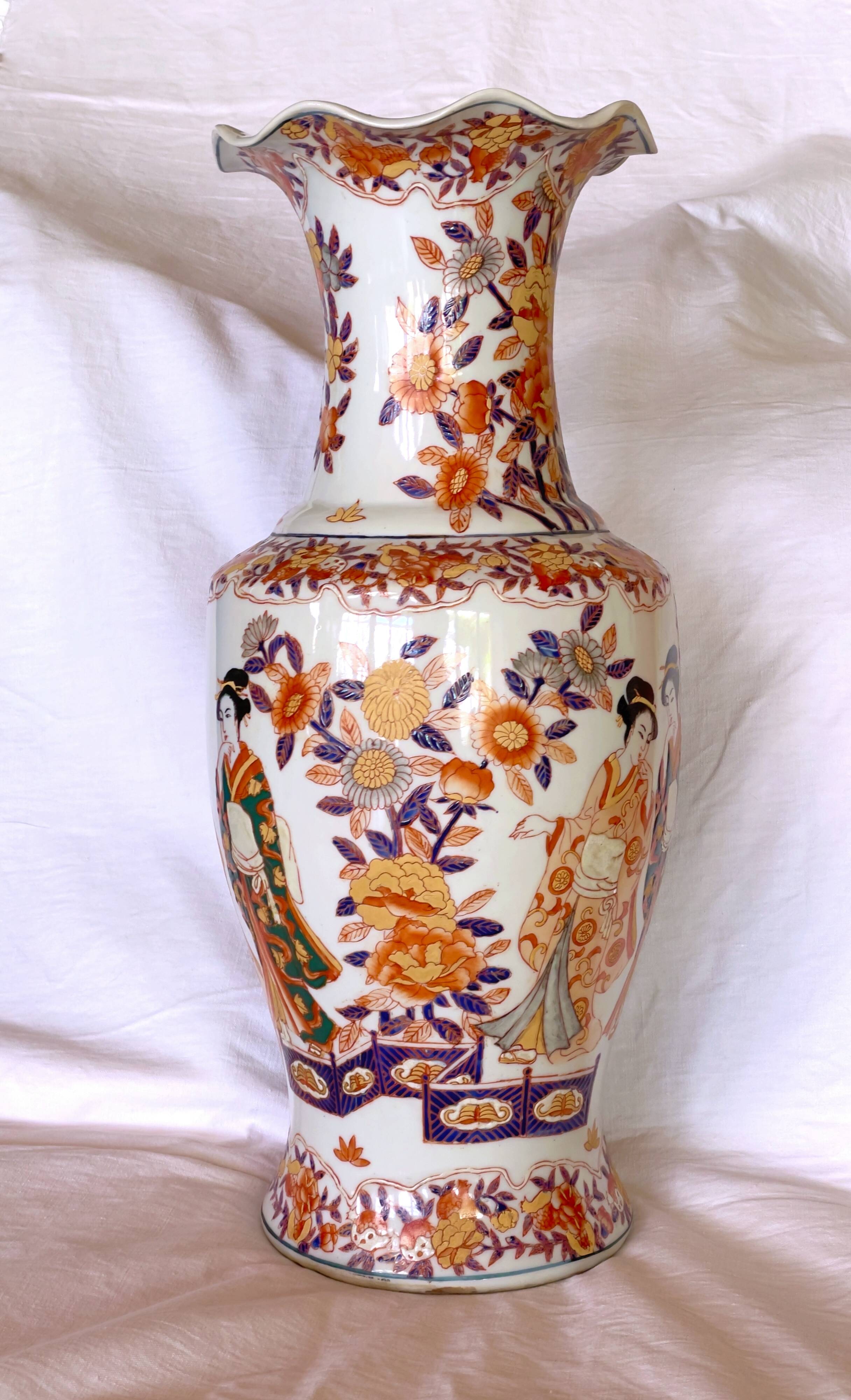 Large Chinese porcelain vase decorated with geishas and flowers, mid-19th century
