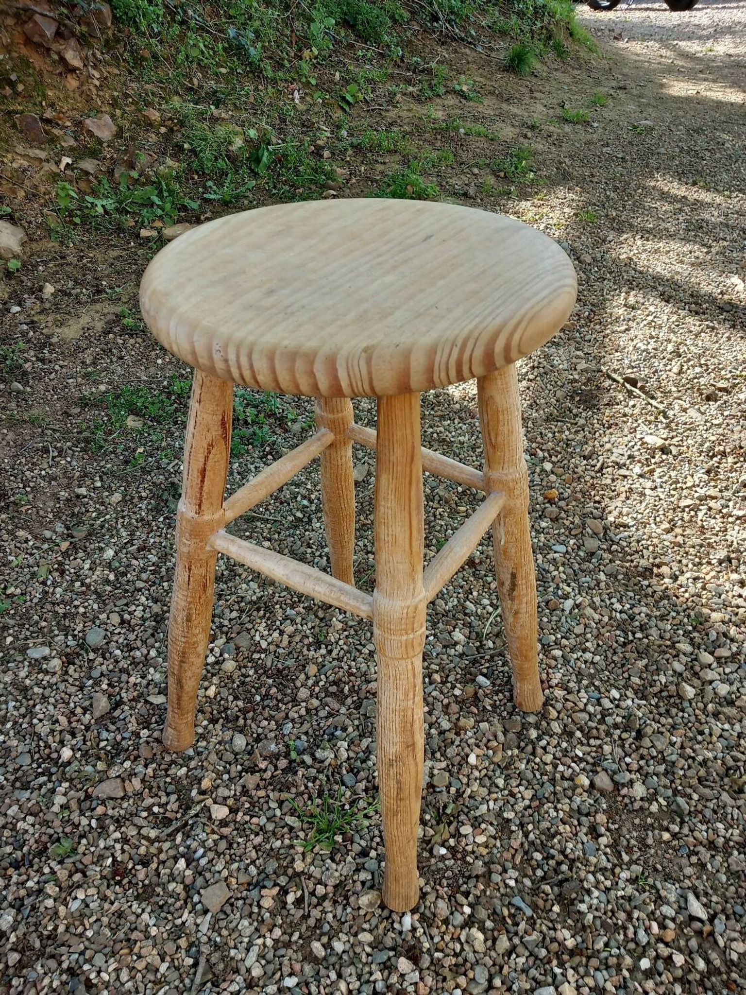 Tabouret 4 pieds ancien en bois