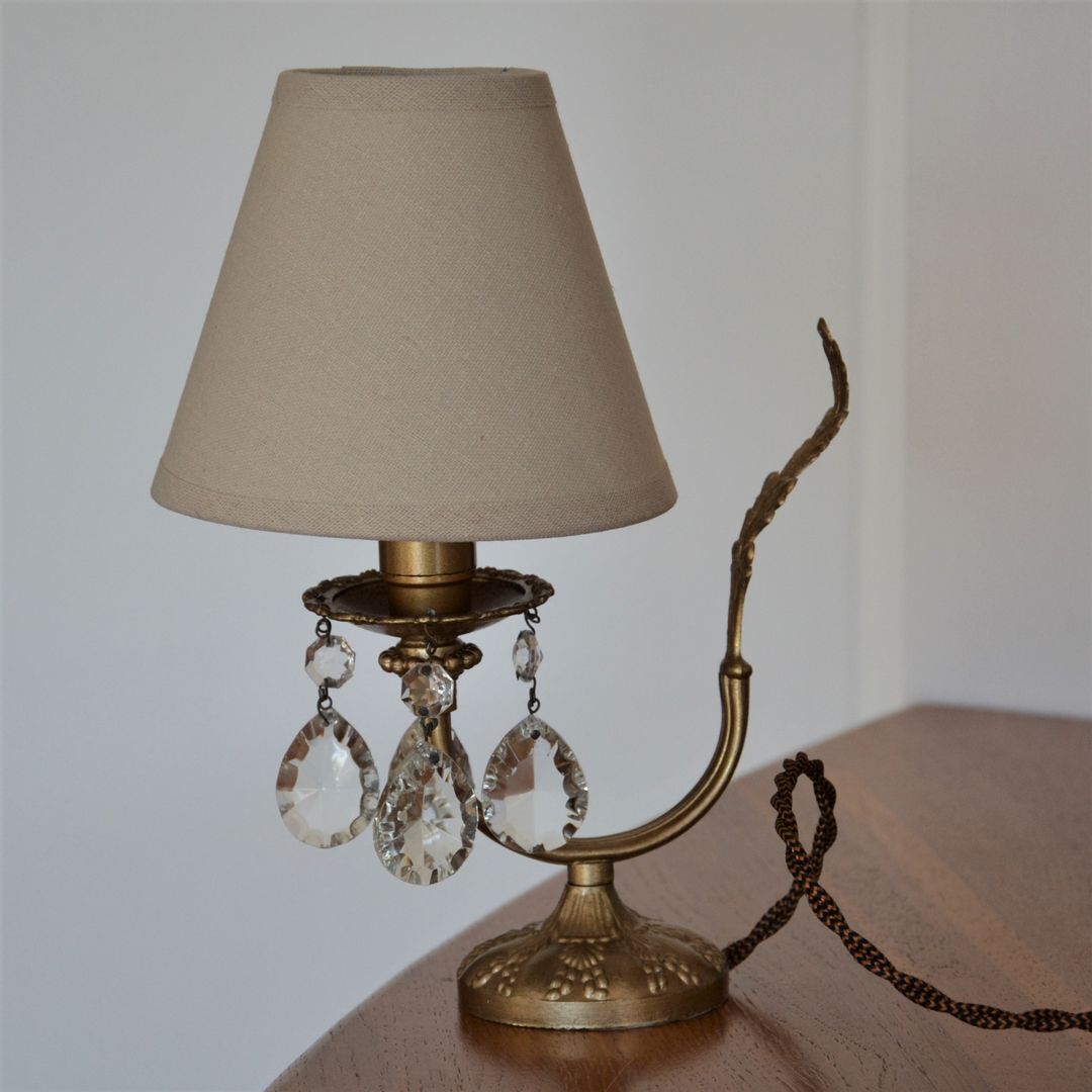 Golden table lamp with crystal tassels