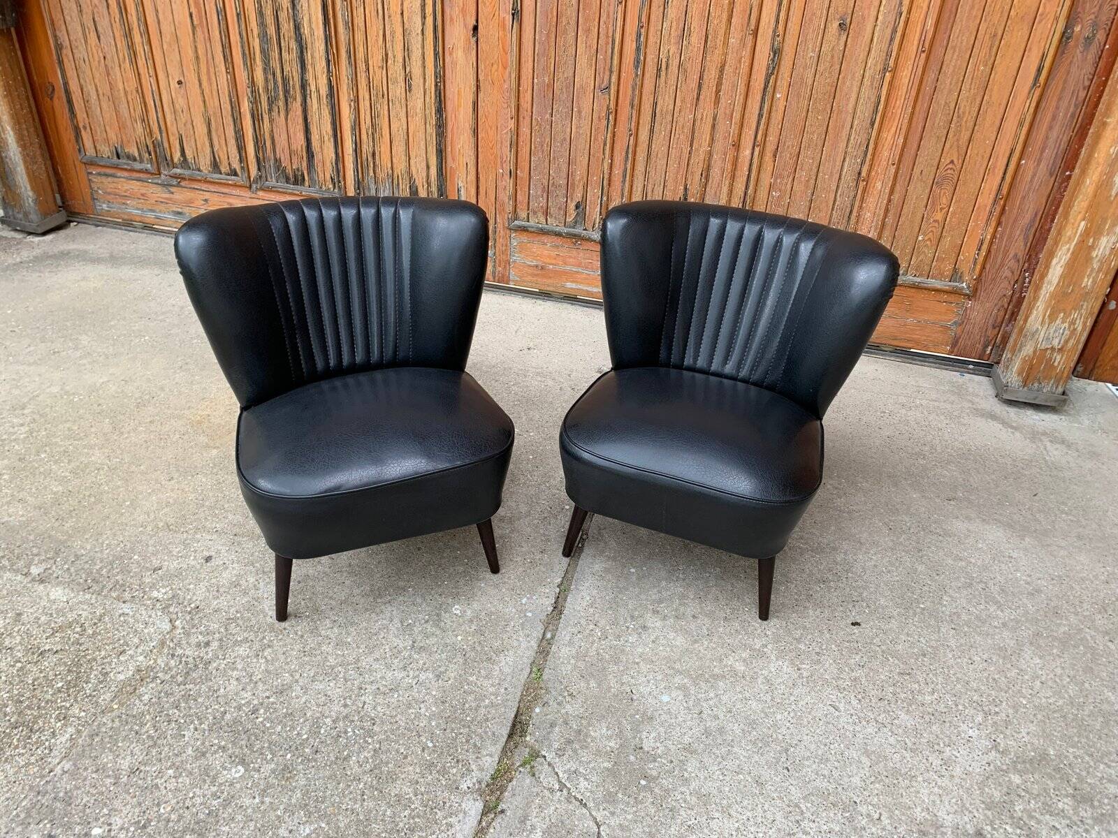 Pair of black cocktail chairs in beech and vinyl, Mid-Century style, 1950s.