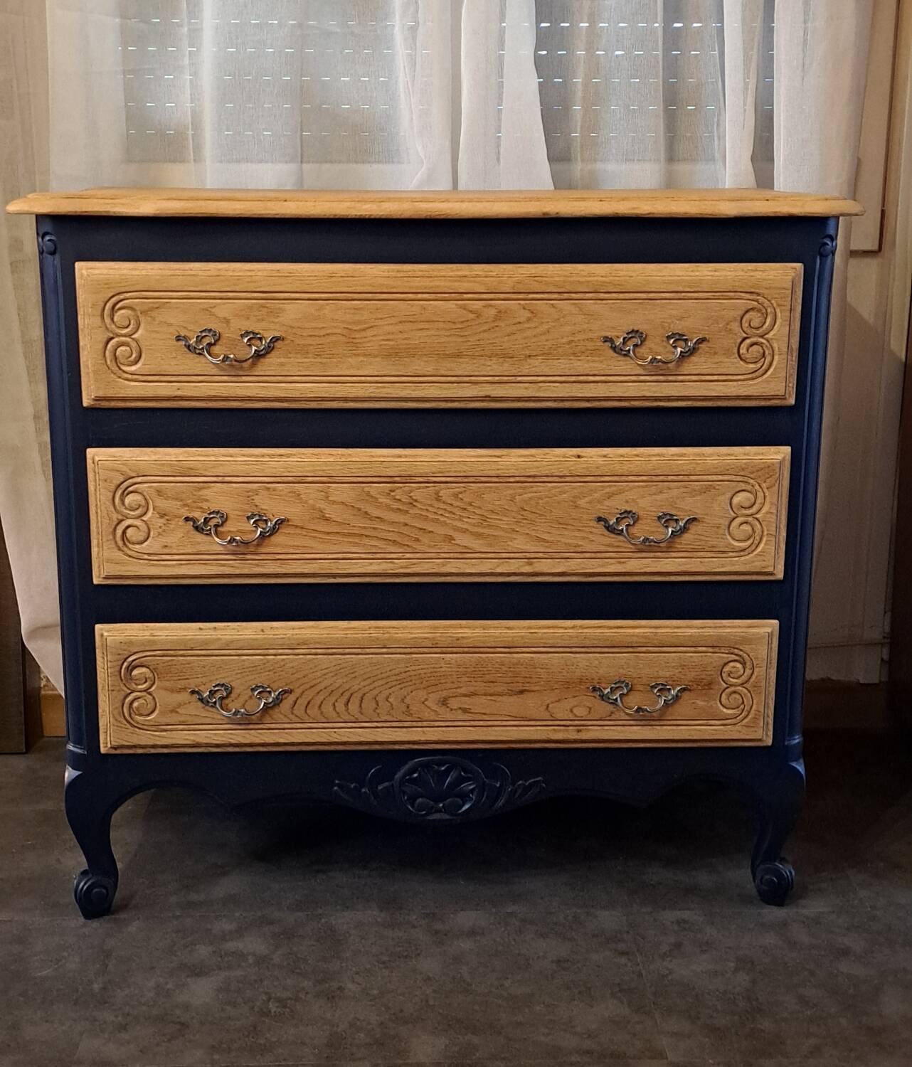 Louis XV style chest of drawers refurbished