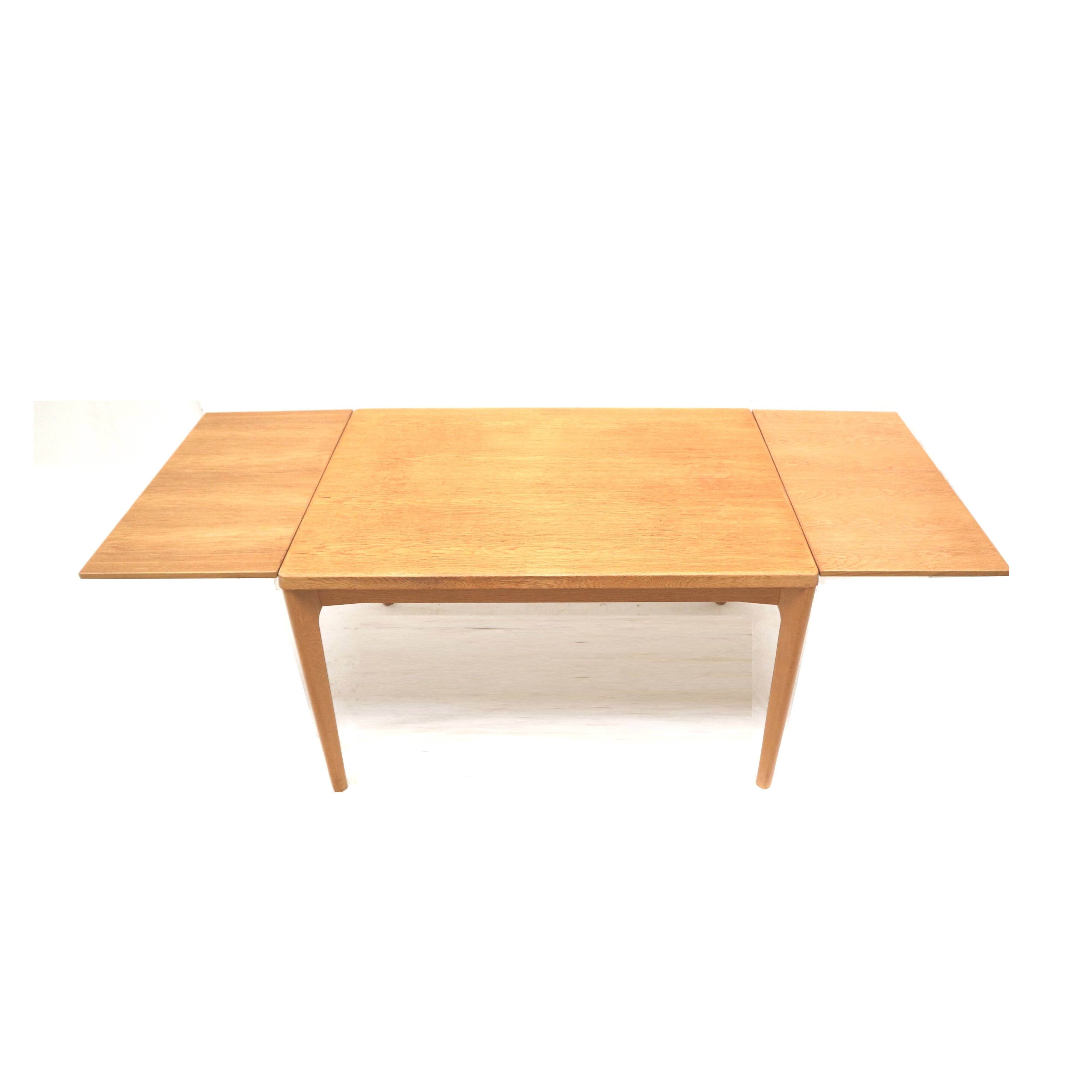 Table à manger extensible par Henning Kjaernulf pour Vejle Møbelfabrik (Danemark