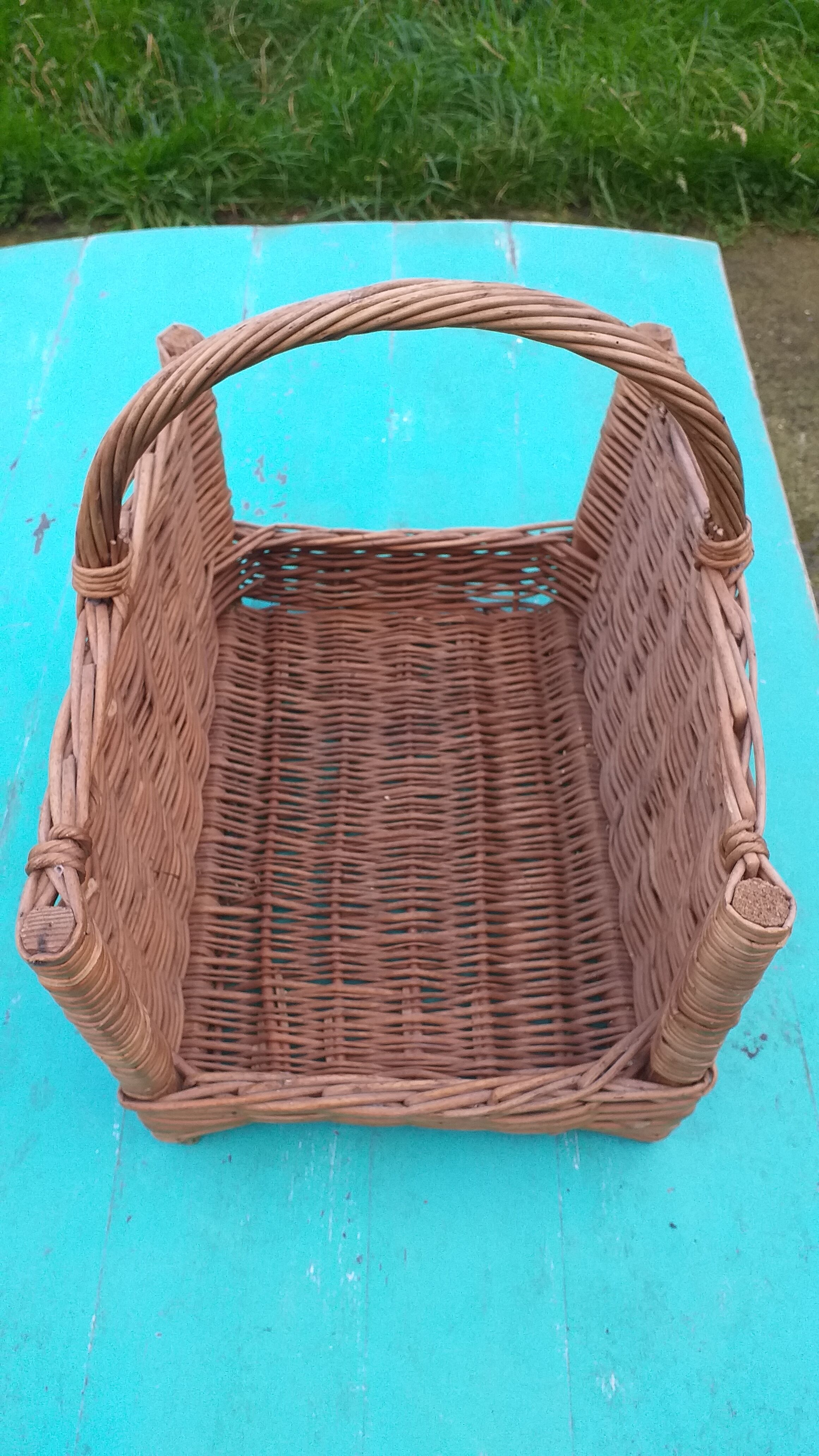 Wicker log basket