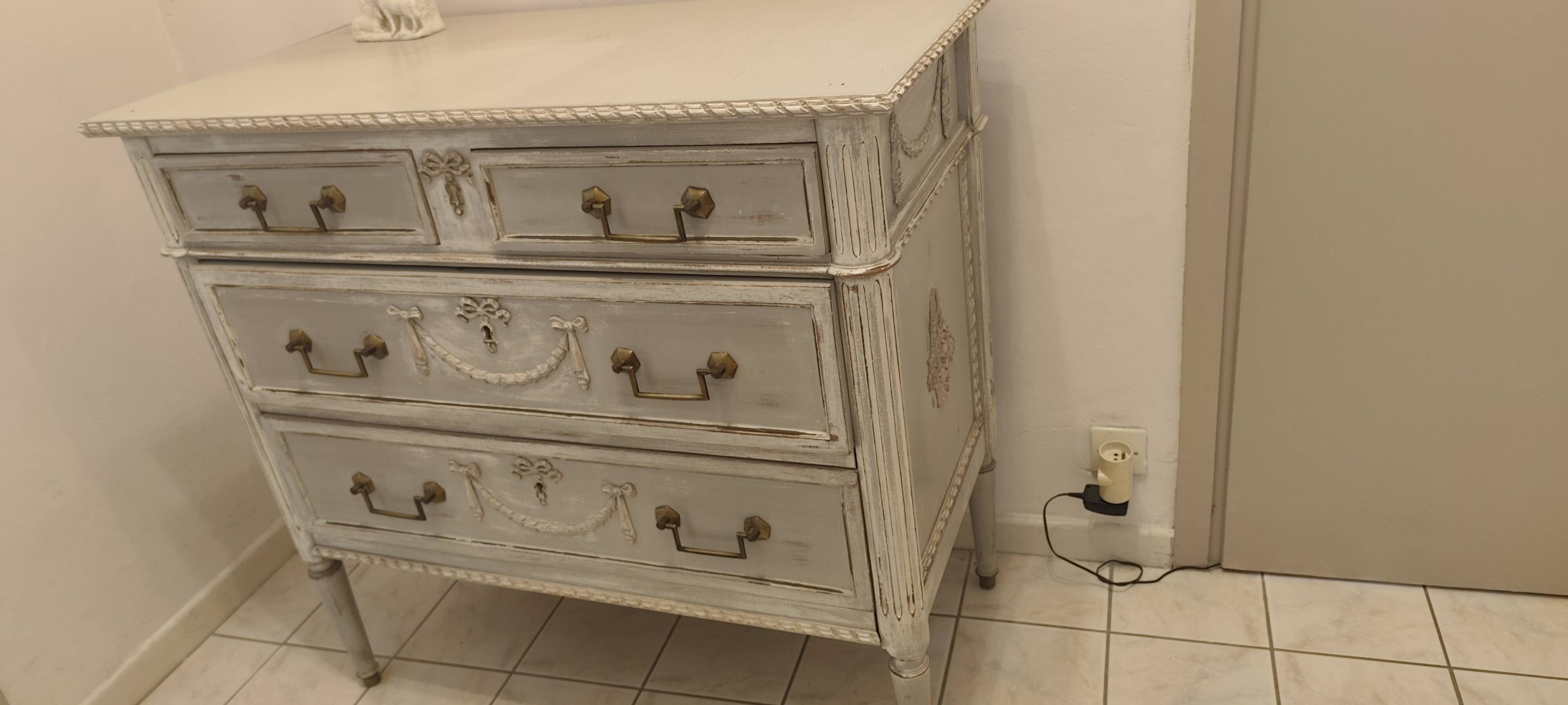 Commode style louis 16 ferrures origine