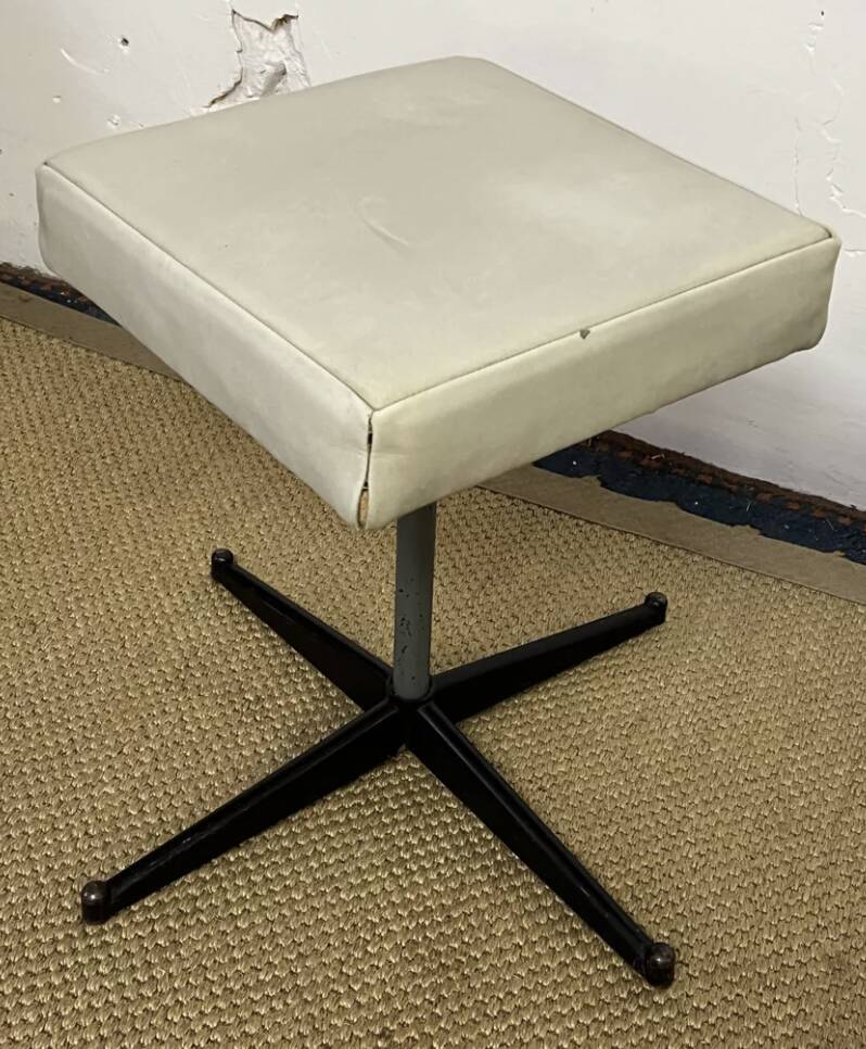 Paire de tabourets métal et skaï vintage