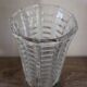 Vase sur pied en verre ciselé 10 facettes