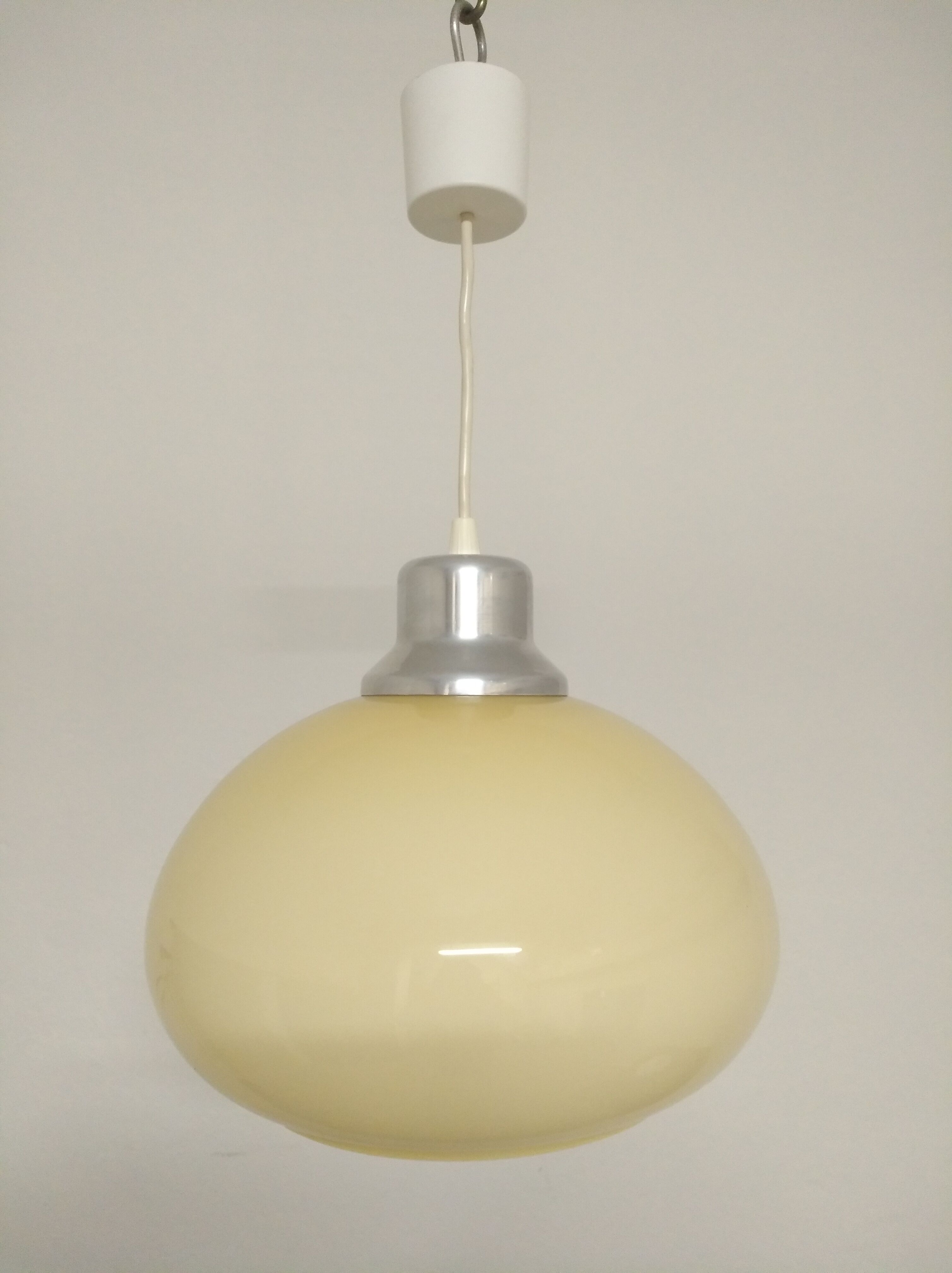 Hanging 70s in beige opaline