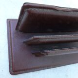 Mail holder in burgundy grained leather le tanneur
