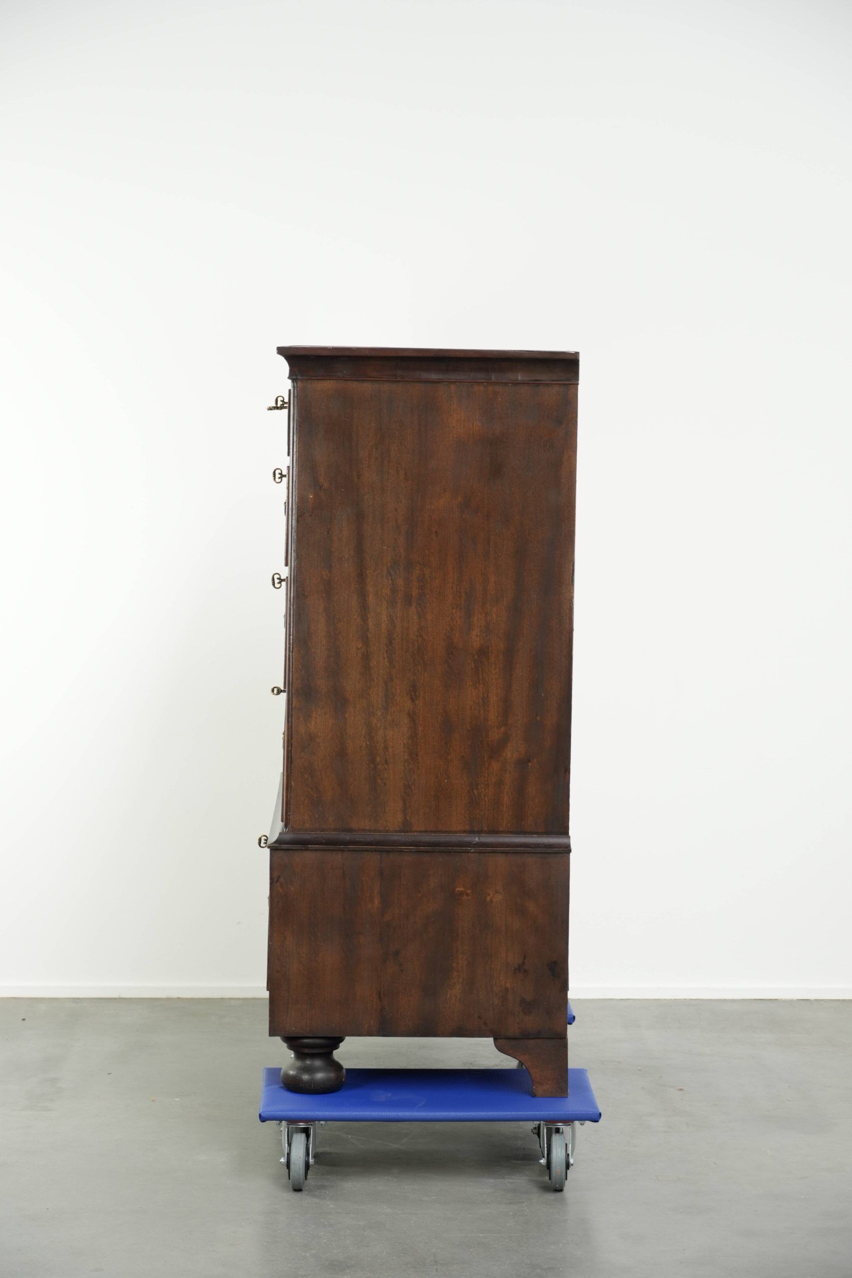 Large antique English oak double chest of drawers from the 18th century