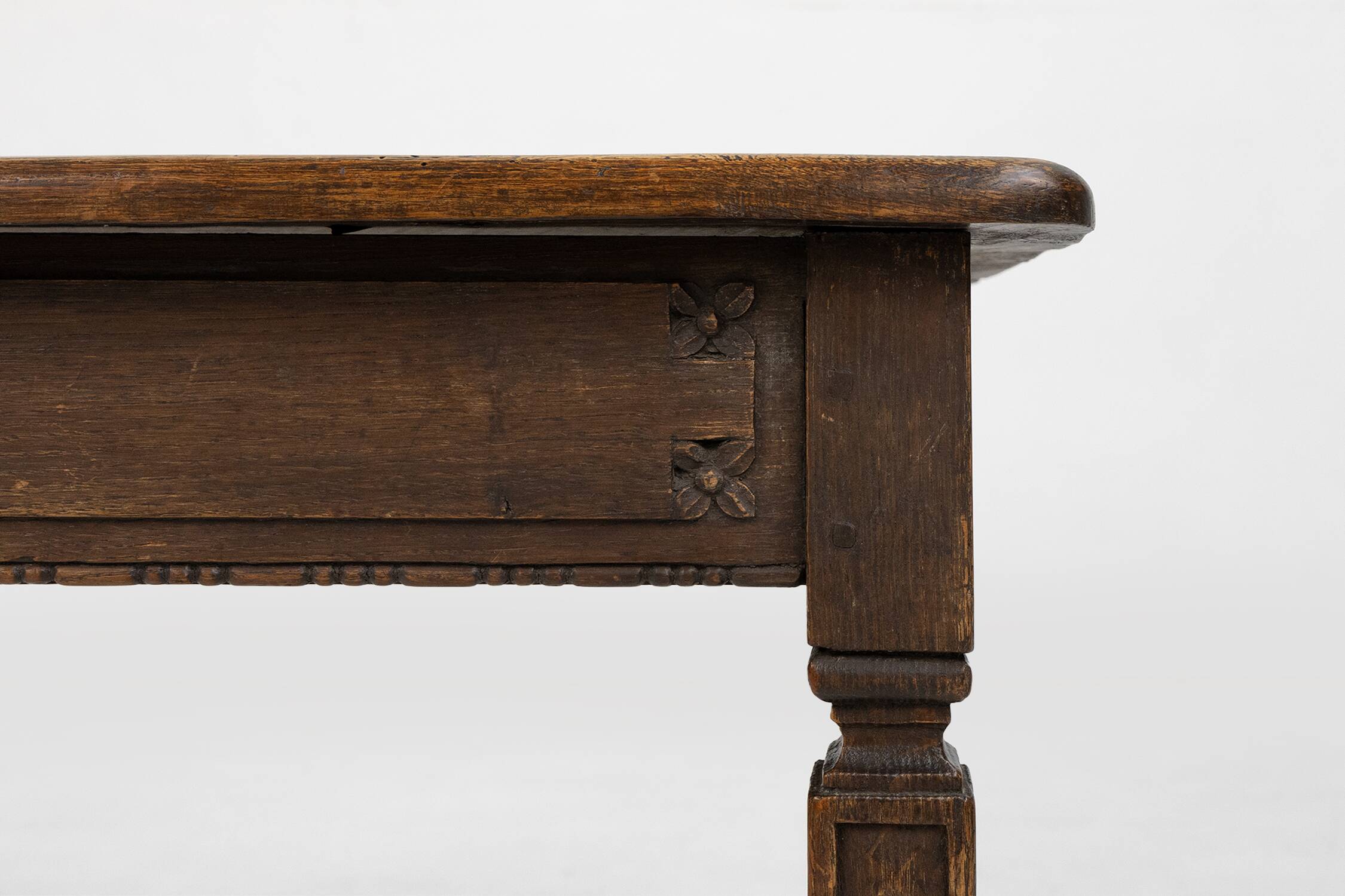 Table d'appoint rustique française du milieu du siècle en bois vers 1850