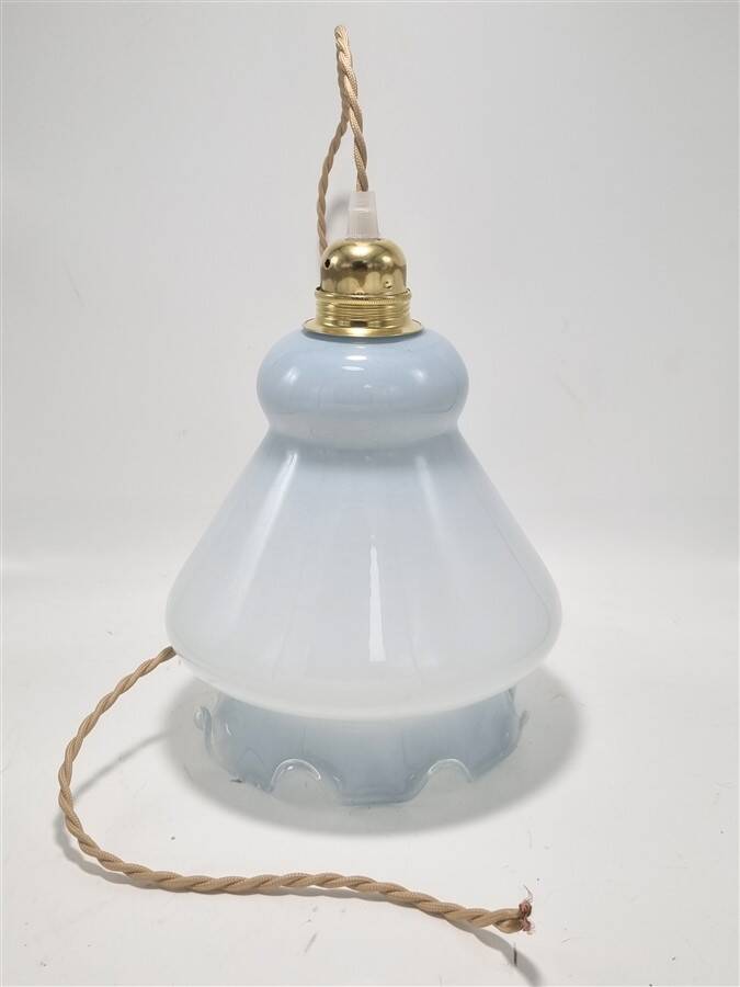 Opaline suspension