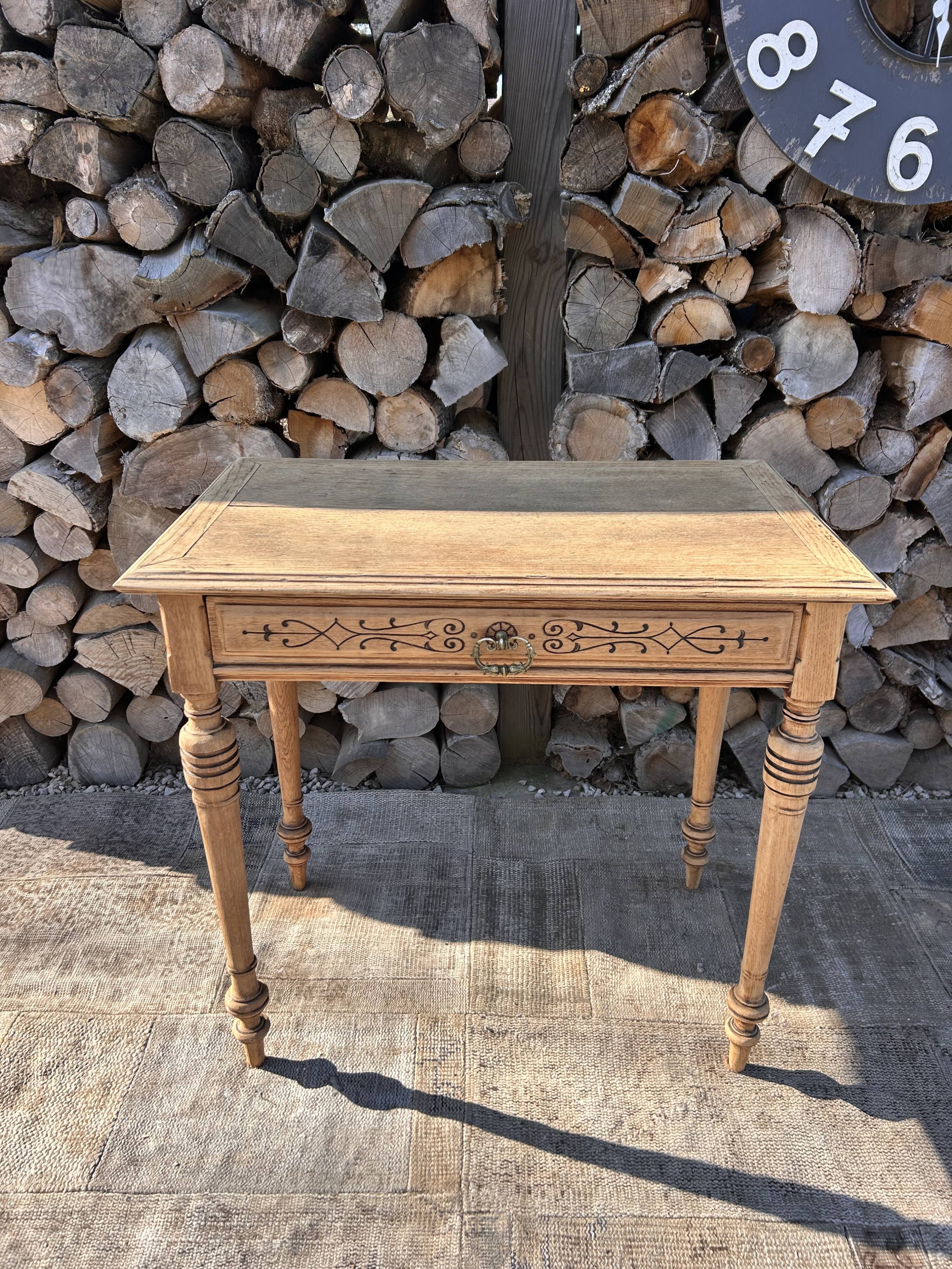 Console / Small table