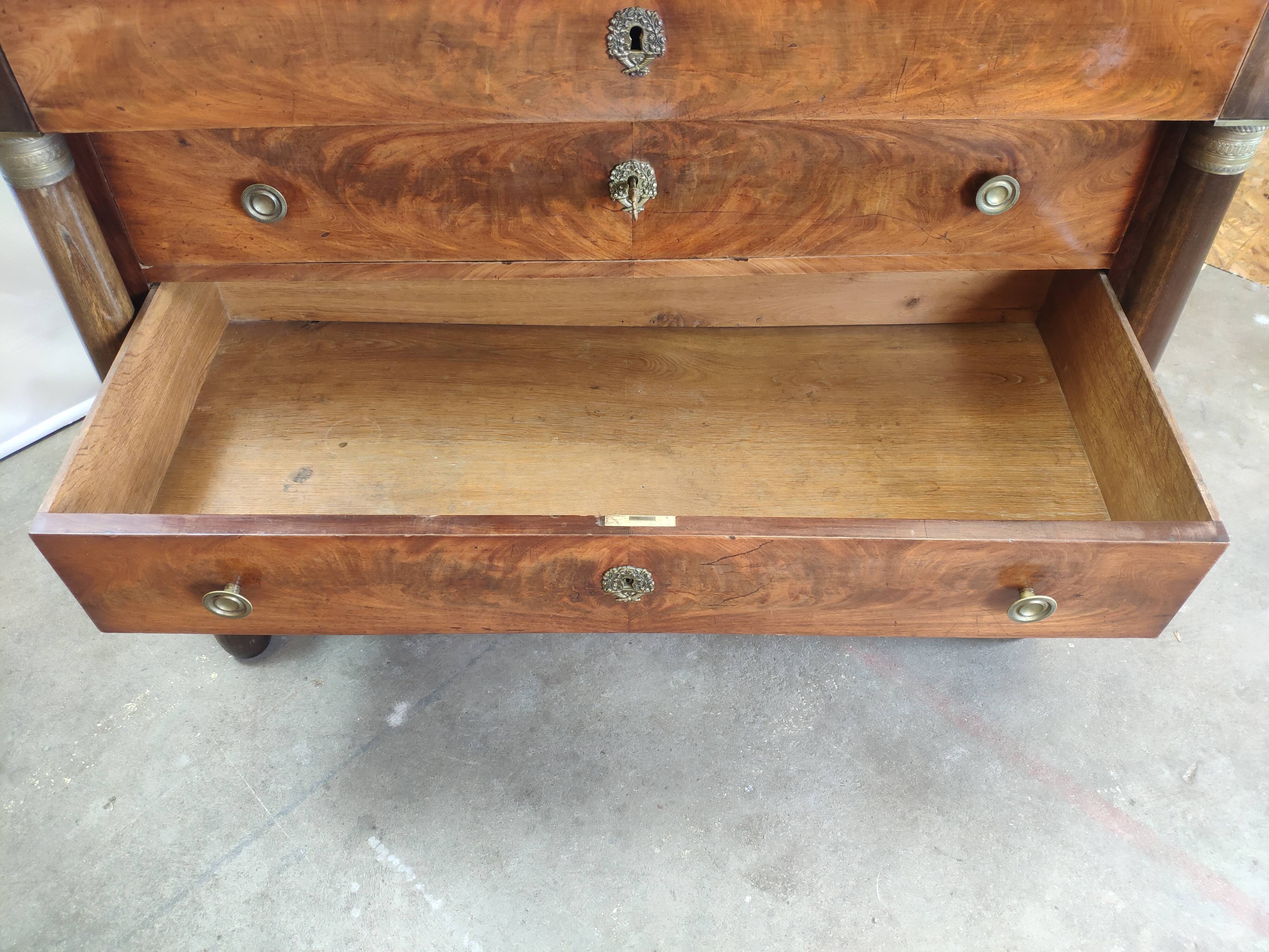 Commode empire à colonnes