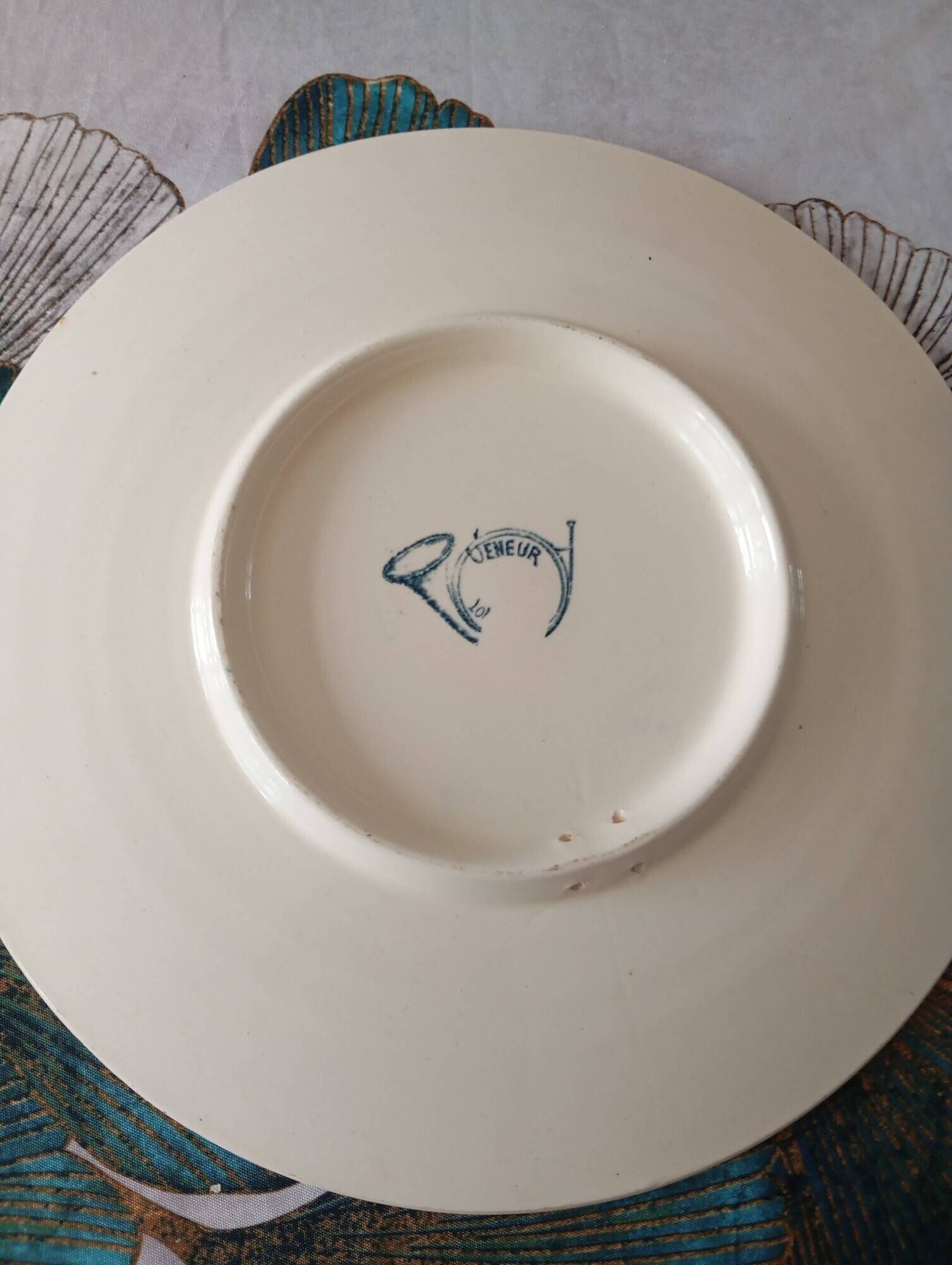 Longchamp hunting dog plate