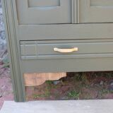 Art Deco wardrobe with three doors – Kaki Barda (Liberon)