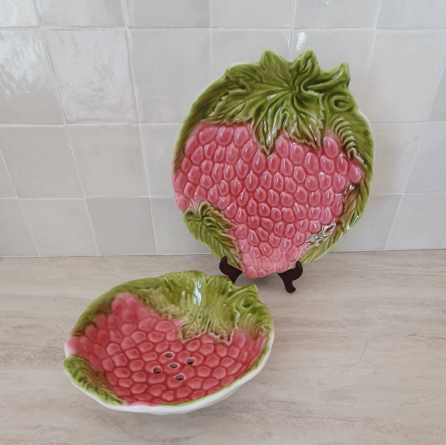 Presentation dish and salad bowl in Italian Barbotine
