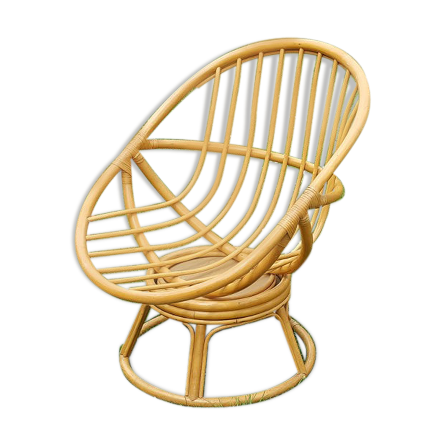 Fauteuil en rotin pivotant