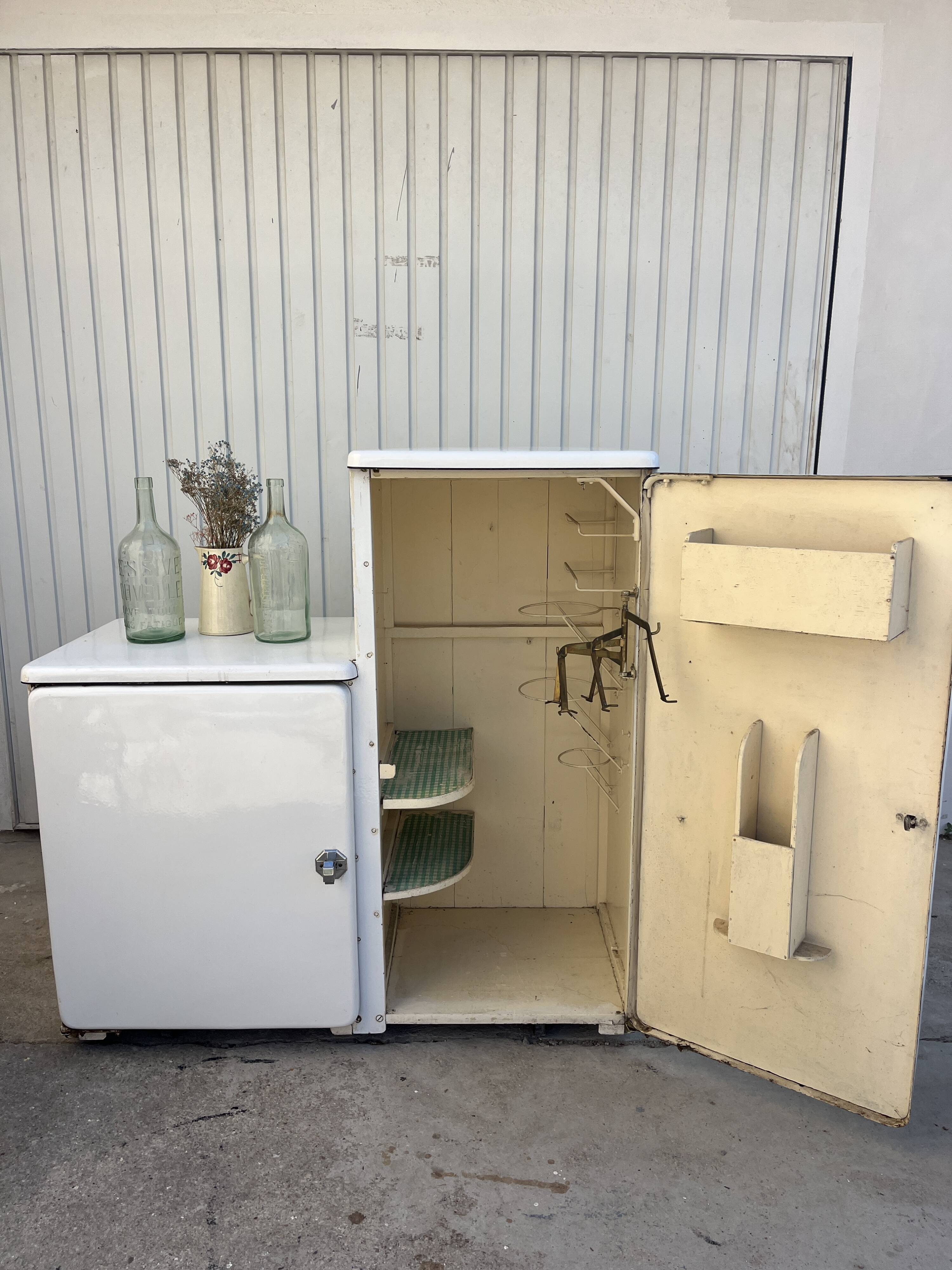 Armoire asymétrique tôle emaillee