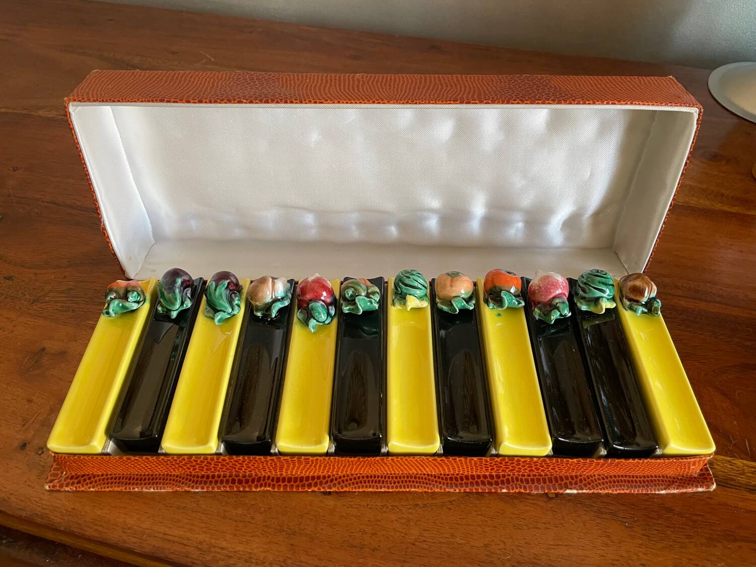 12 vegetable knife holders