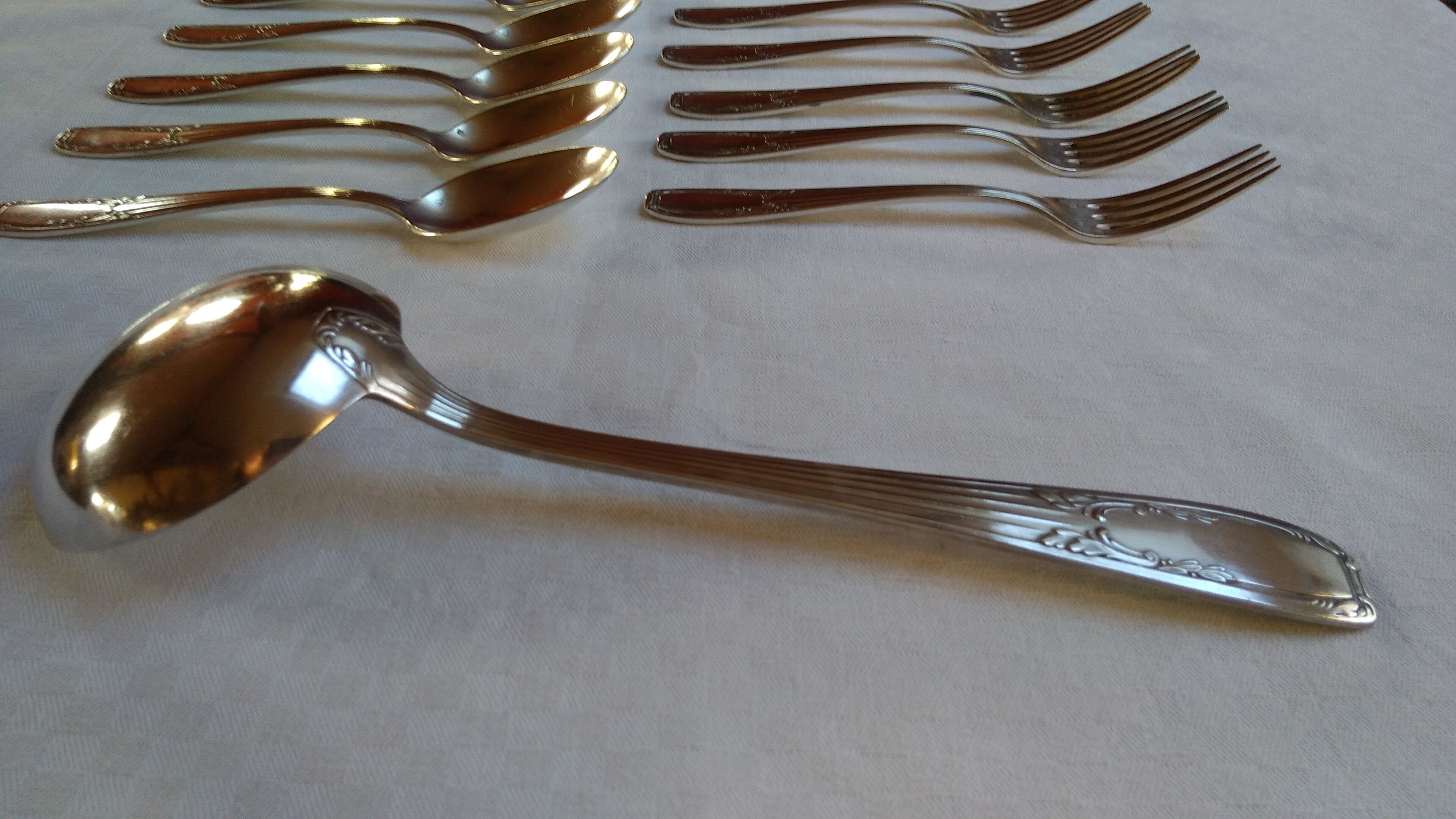 21-piece cutlery set