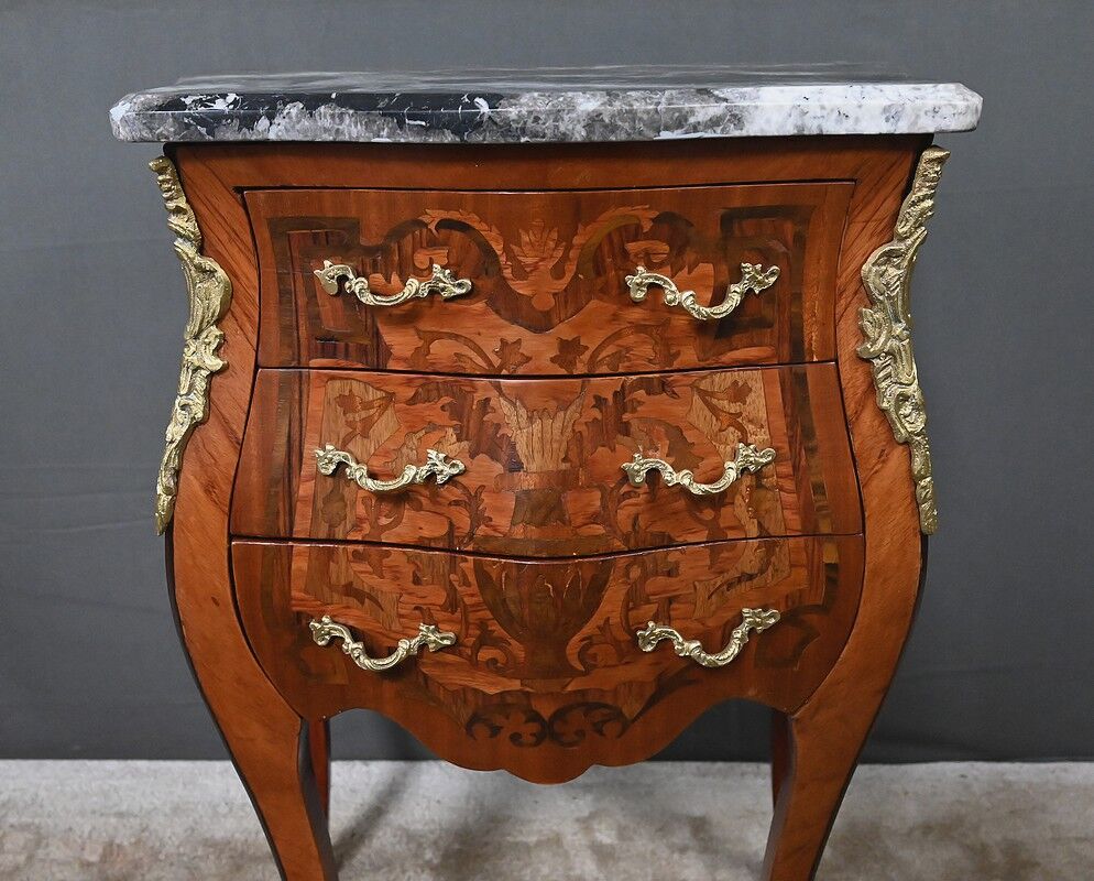 Petit meuble de salon en marqueterie, style Louis XV – Milieu XXe