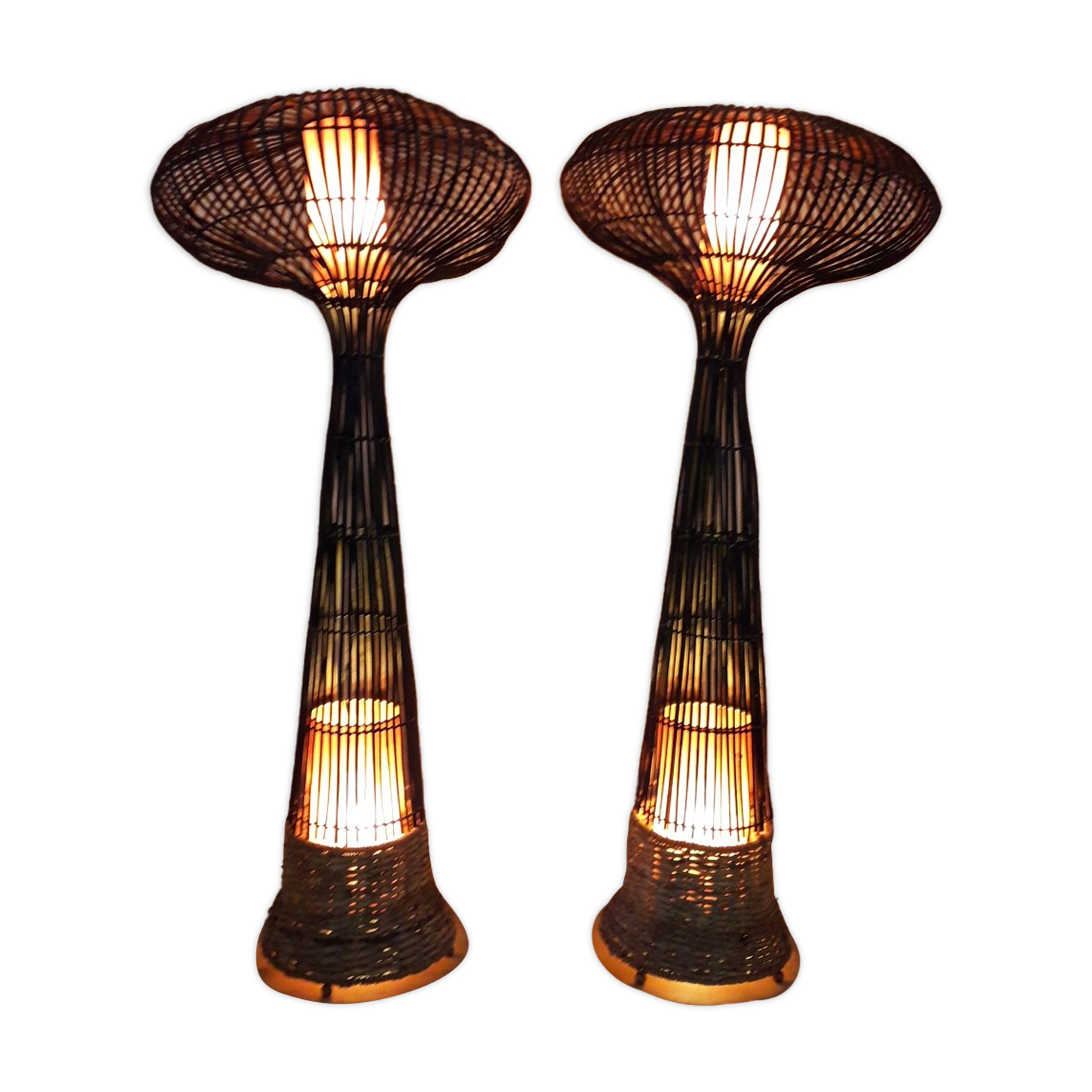 Paire de lampadaires en rotin C1970