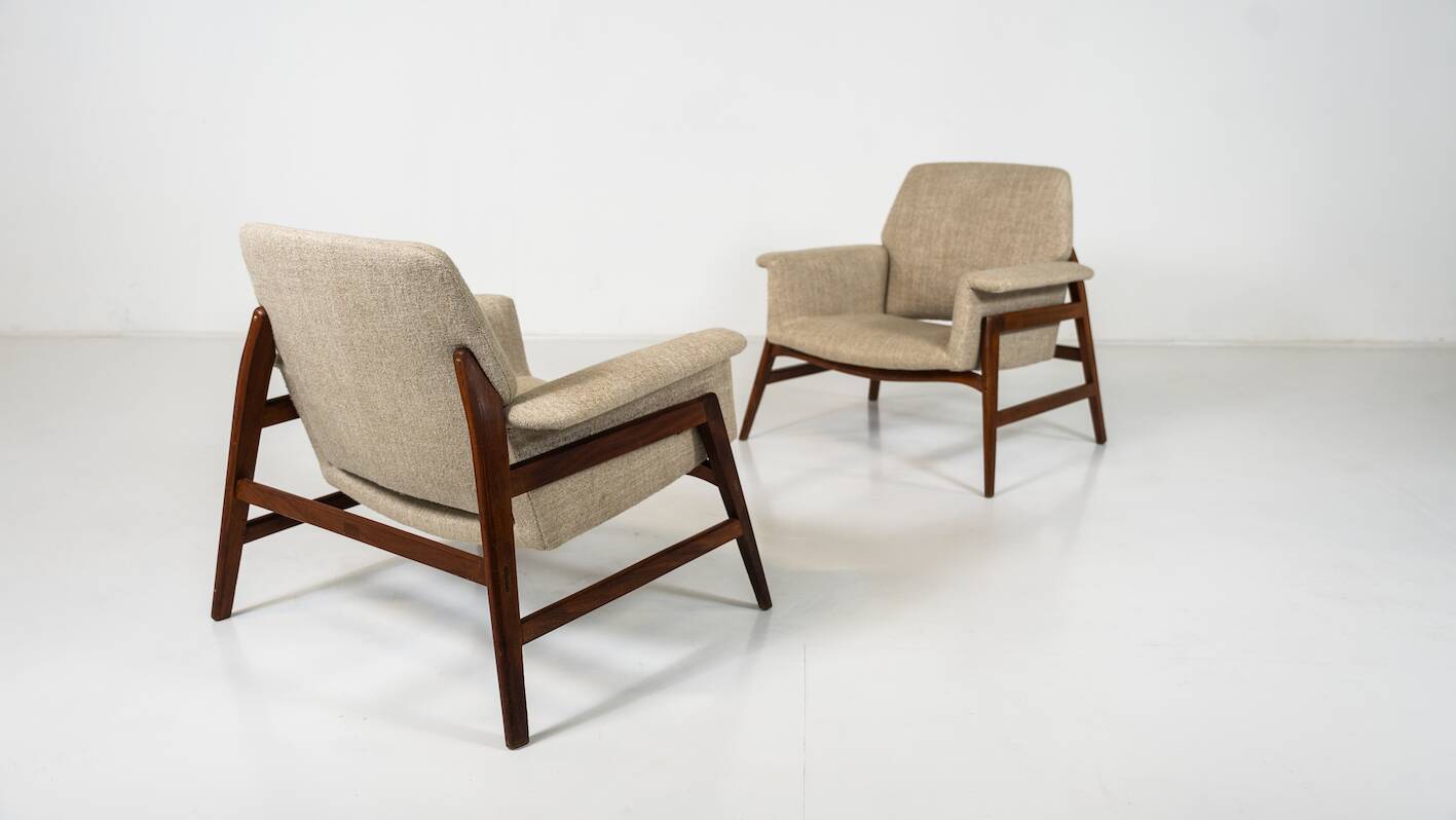Mid-Century Modern Pair of Armchairs in the style of Gianfranco Frattini, Italy, 1960s