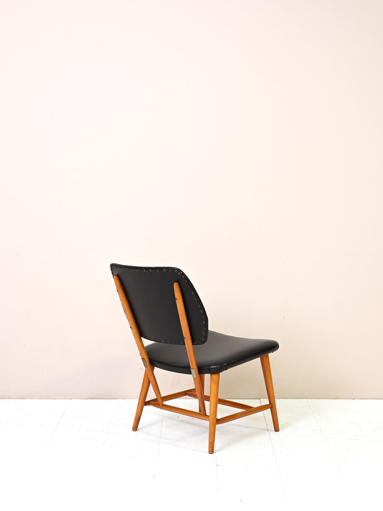 Chaise scandinave vintage en cuir noir