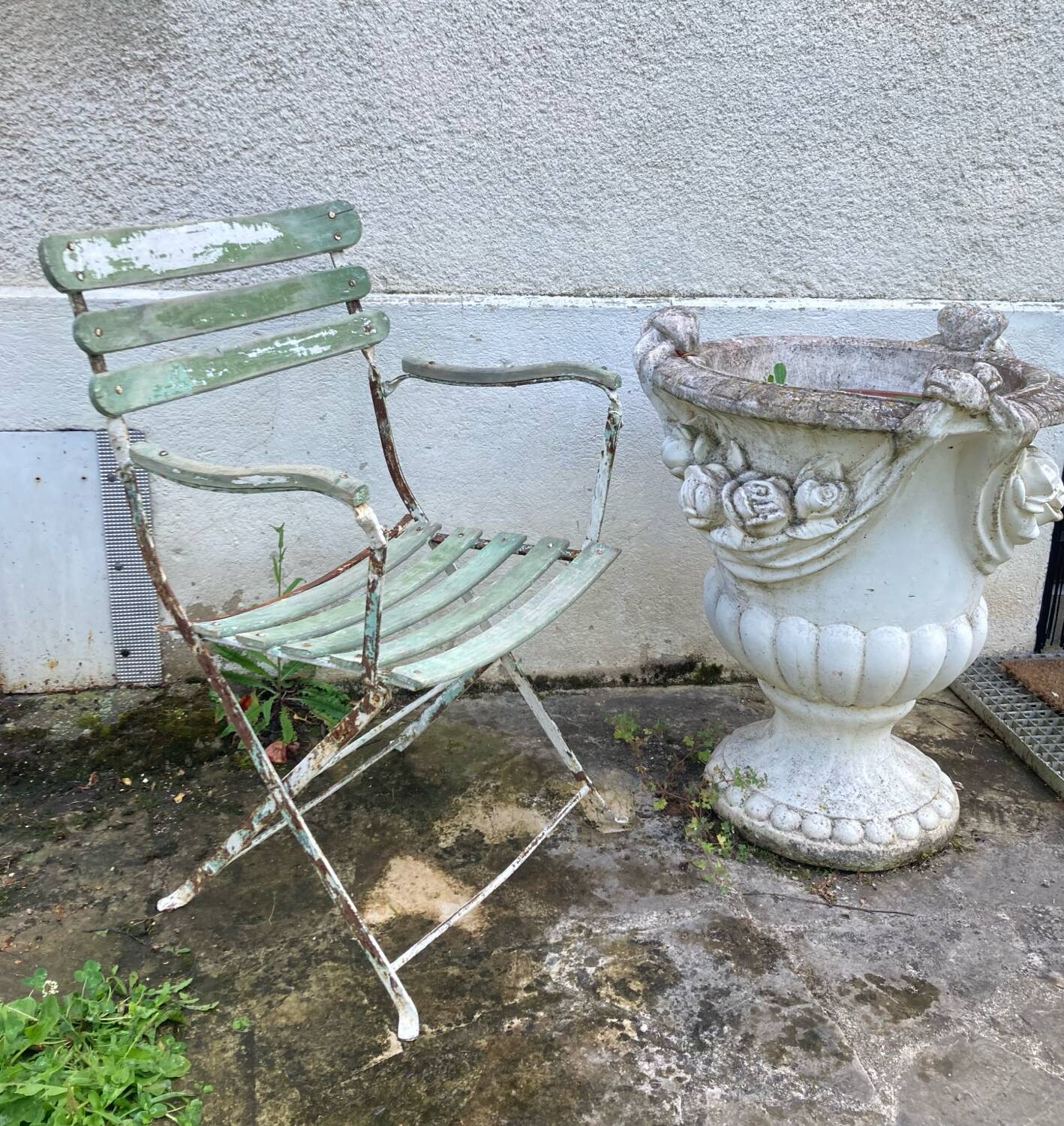Large 19th century foldable garden armchair in wrought iron and wood
