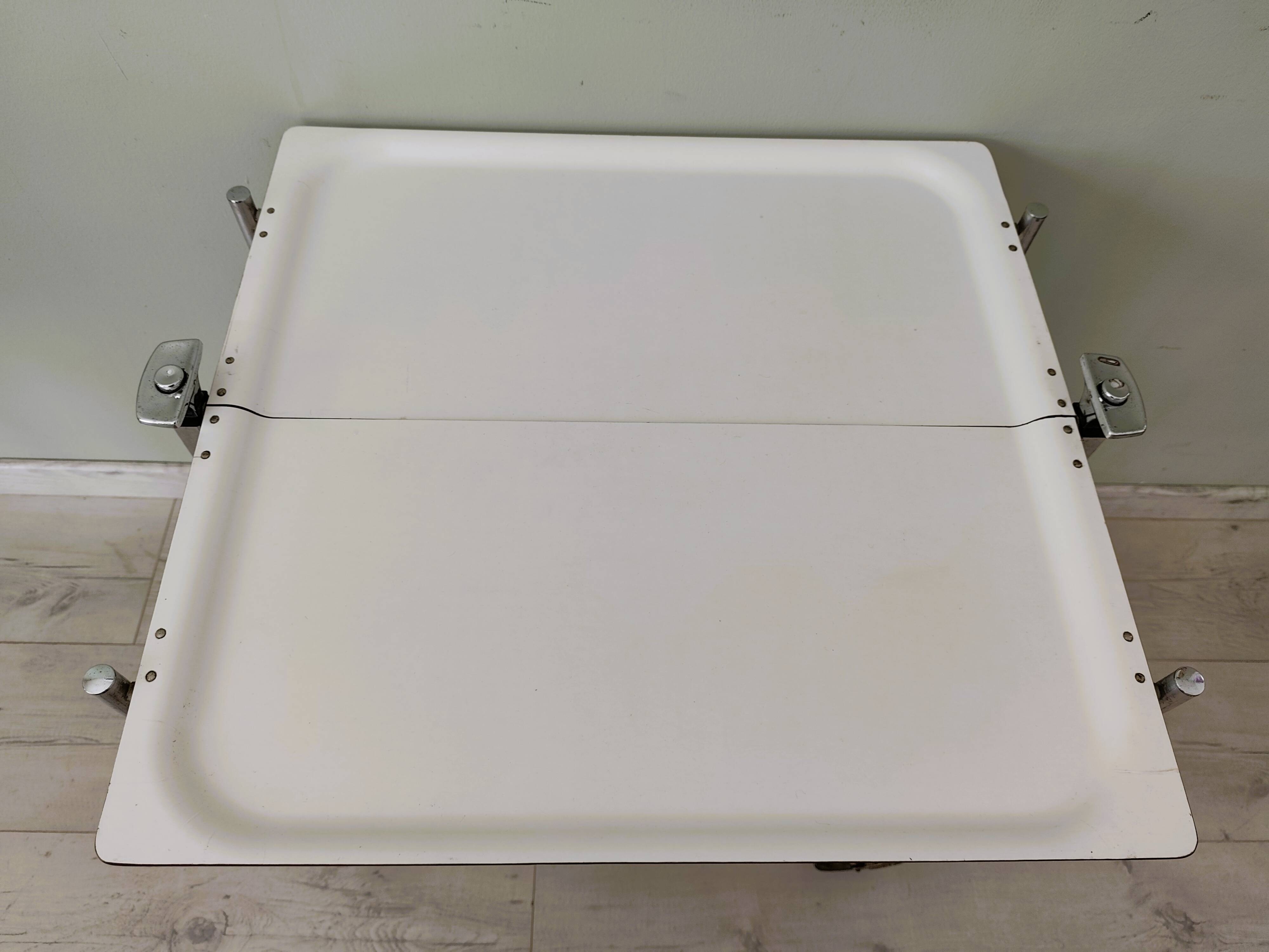 Desserte roulante estampillée MONOTEX