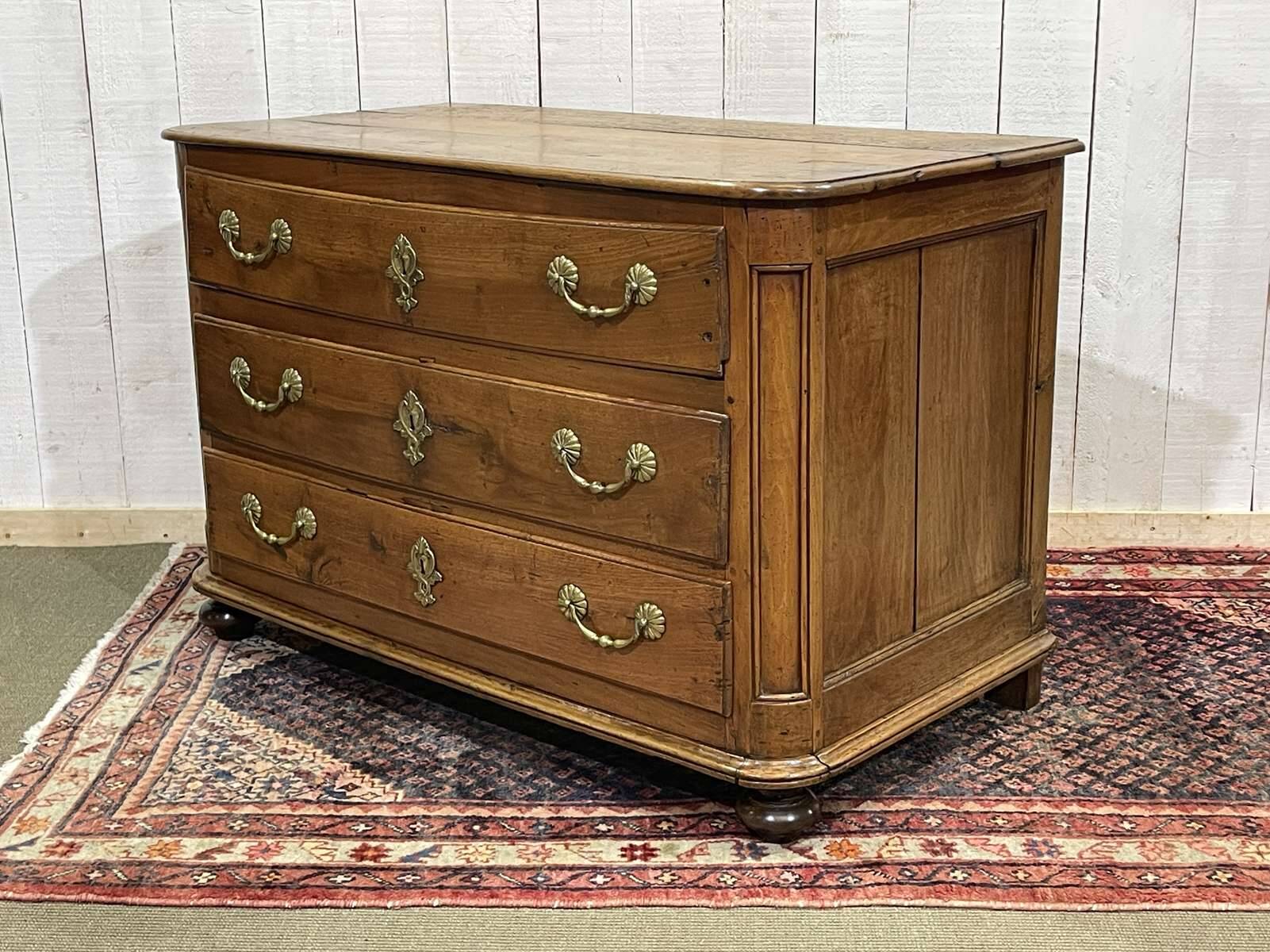 18th-century chest of drawers in walnut and fir