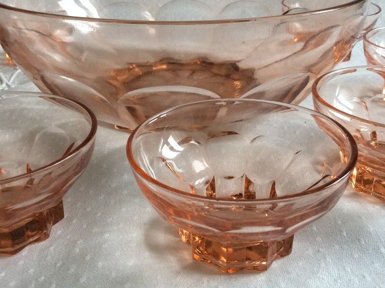 Set of 8 vintage dessert bowls and its pink bowl 1960s