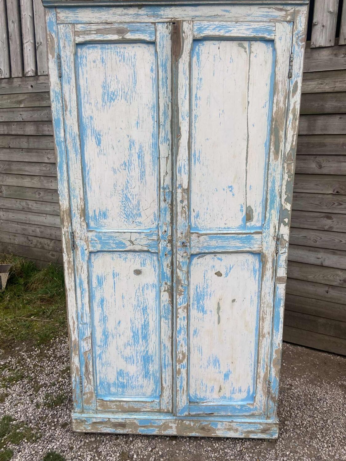 Armoire parisienne en bois