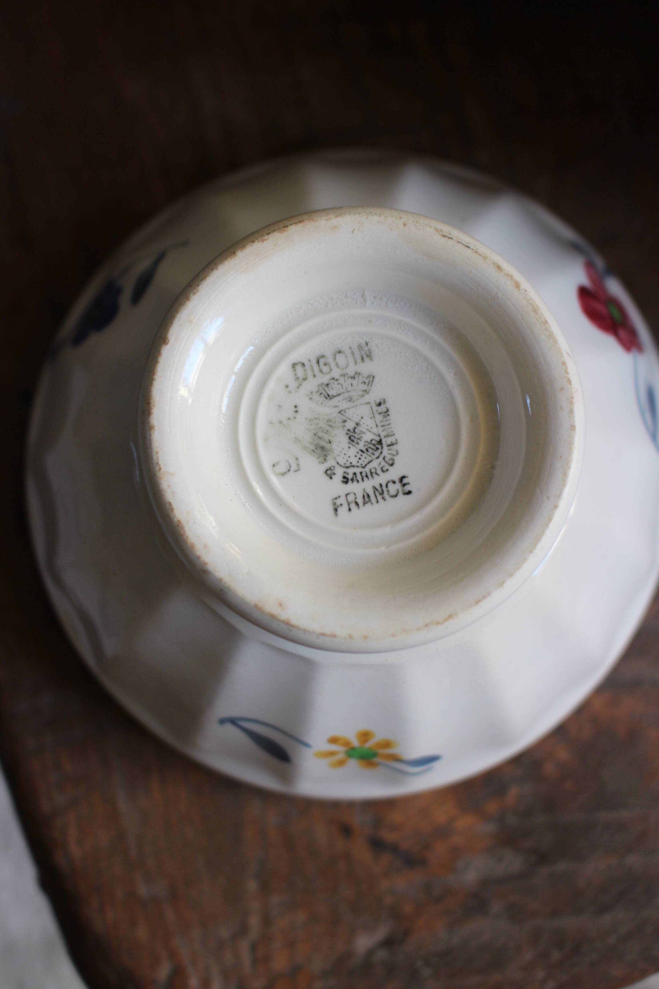 Small bowl on foot with small flowers Digoin Sarreguemines