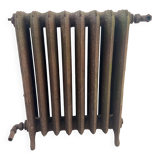 Ancien radiateur sur pied a huit lames fleuries en fonte de fer XX siècle