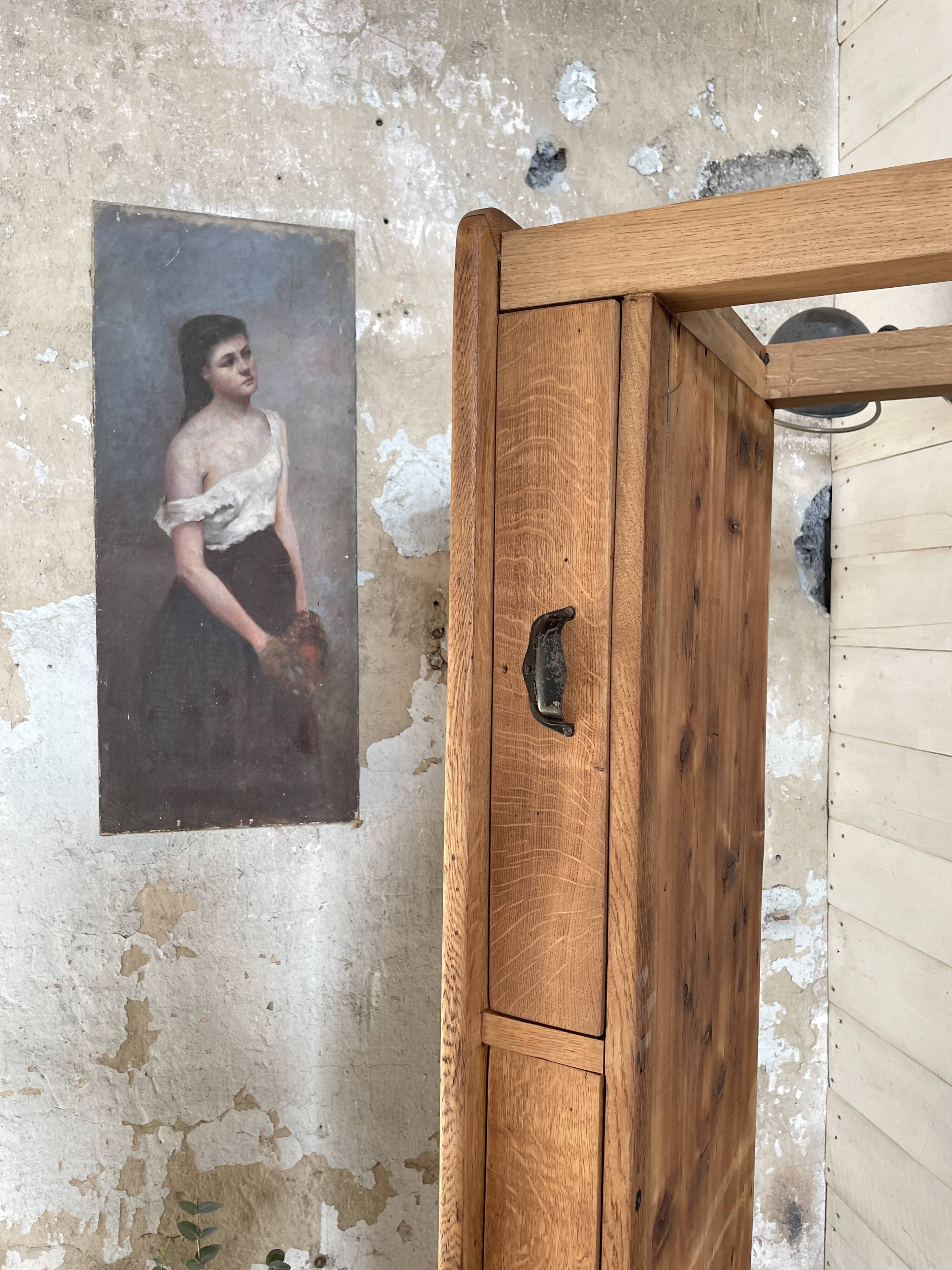 Console service in solid oak, circa 1900.