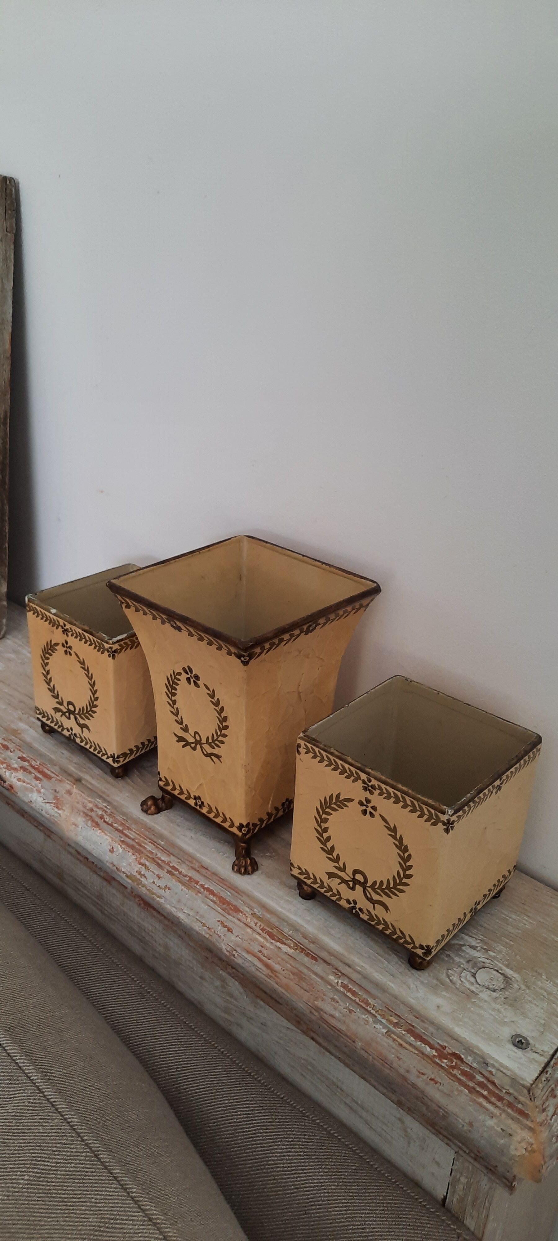 Empire style pot set