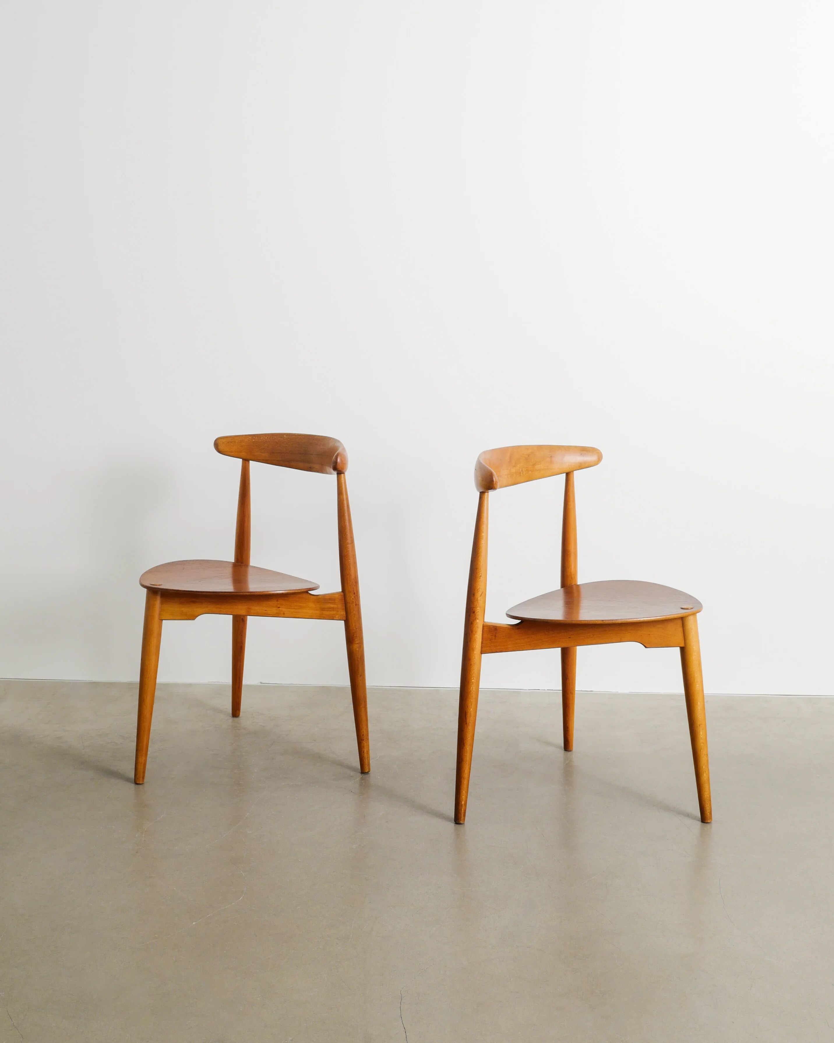 EIGHT WOODEN HANS J WEGNER "HEART / 4103" DINING CHAIRS, 1950s