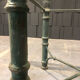 Table d’appoint en fer et verre patine antique