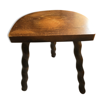 Tripod farm stool