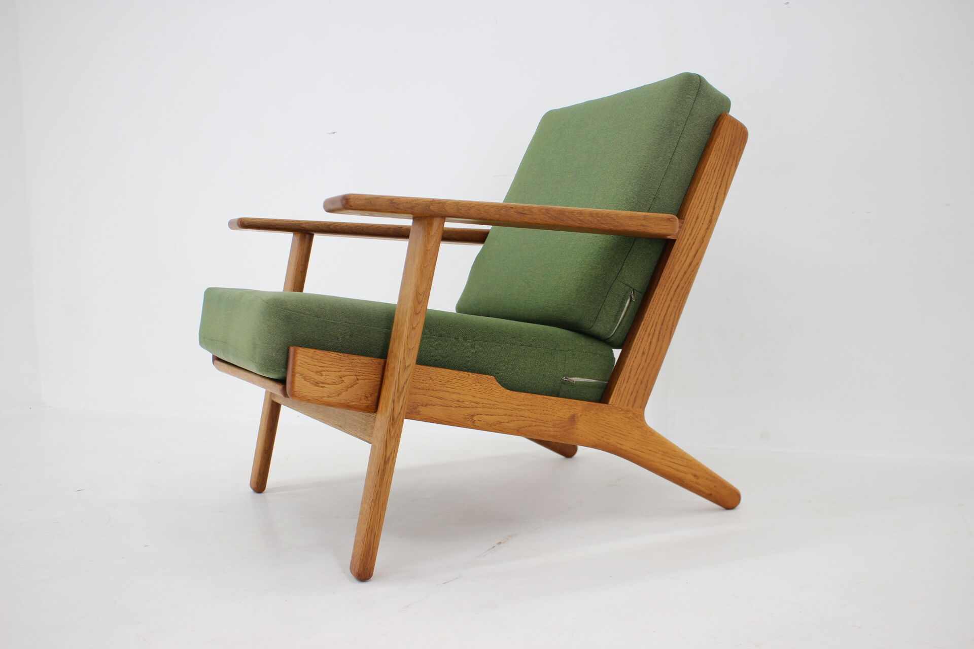 GE290 oak chair by Hans J Wegner for Getama Denmark