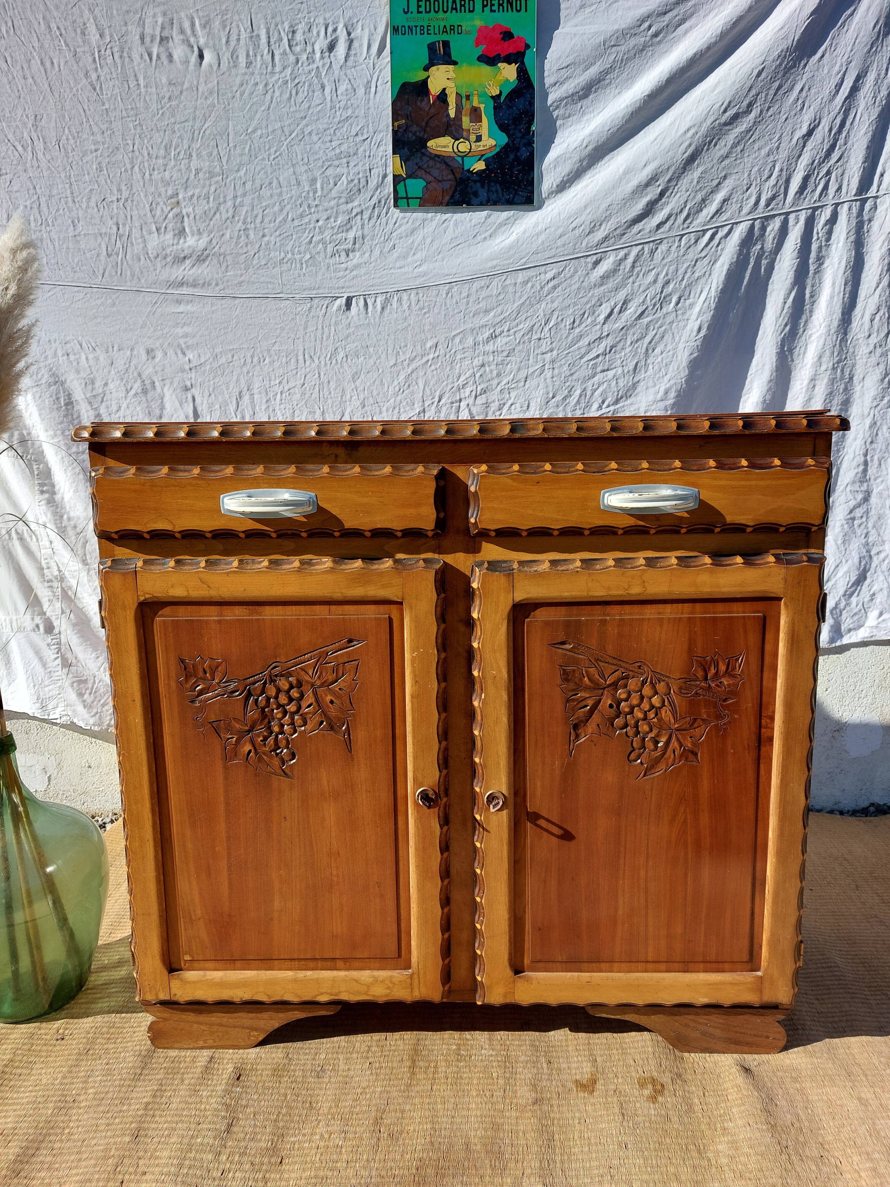 Brutalist Parisian buffet