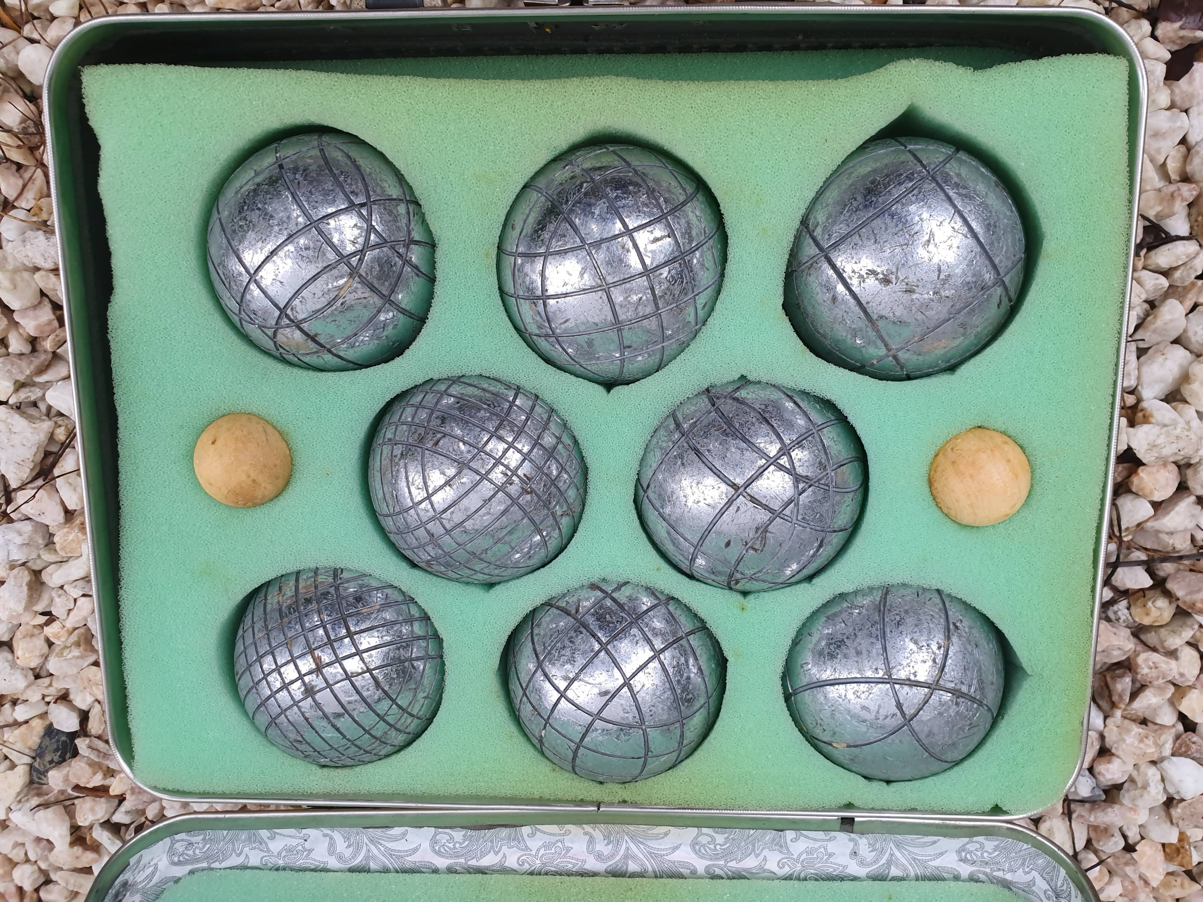 Vintage petanque box