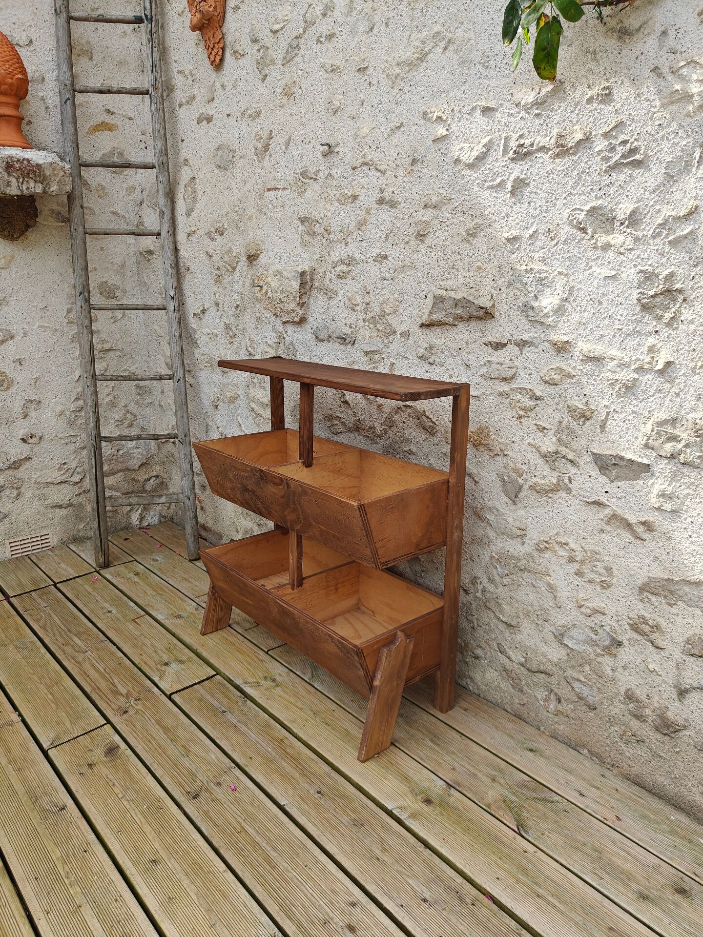 Kitchen unit with compartments, vegetable rack