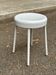 Tabouret vintage blanc années 70 — Design Space Age / Pop Art