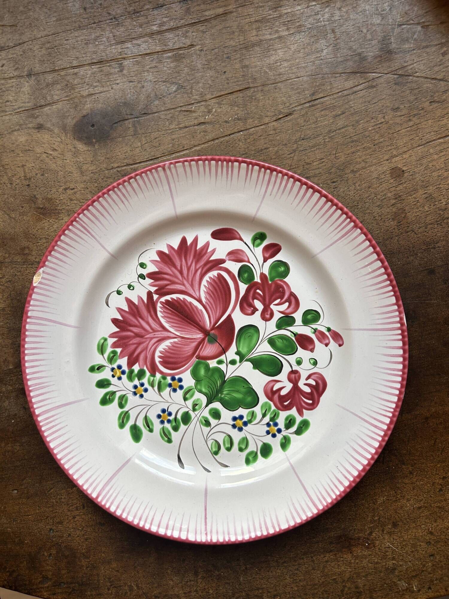 Set of 3 18th-century plates – Islettes earthenware – Hand-painted floral decoration