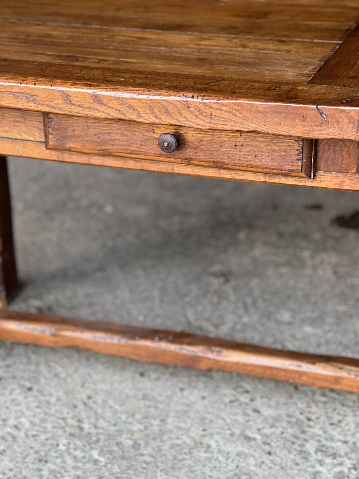 Grande table de ferme - 2 bancs - 2 rallonges 