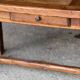 Grande table de ferme - 2 bancs - 2 rallonges 